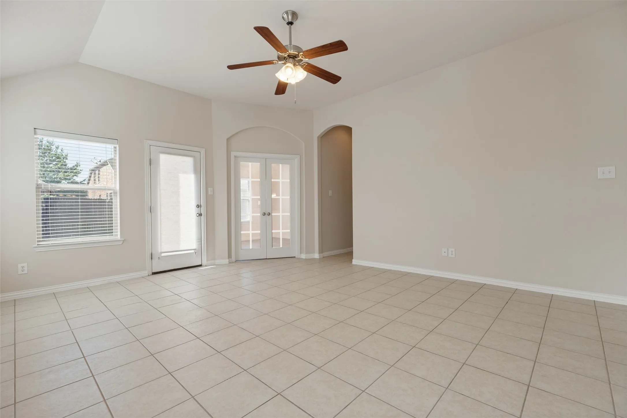 Single Family Residence For Rent in Denton County , 5012 Seashore Lane, Frisco, Texas 75036, 3 Bedroom, 2 Bathroom, 2 Garage spaces, 2,021 Sqft, built in 2012, mls#21396941, Real Estate Agent in Frisco, Homes For Rent in Denton county, Homes For Rent in Frisco, Realtor in Frisco Texas, Real Estate Brokerage Independent Realty Texas, Luminita Cordes Realtor