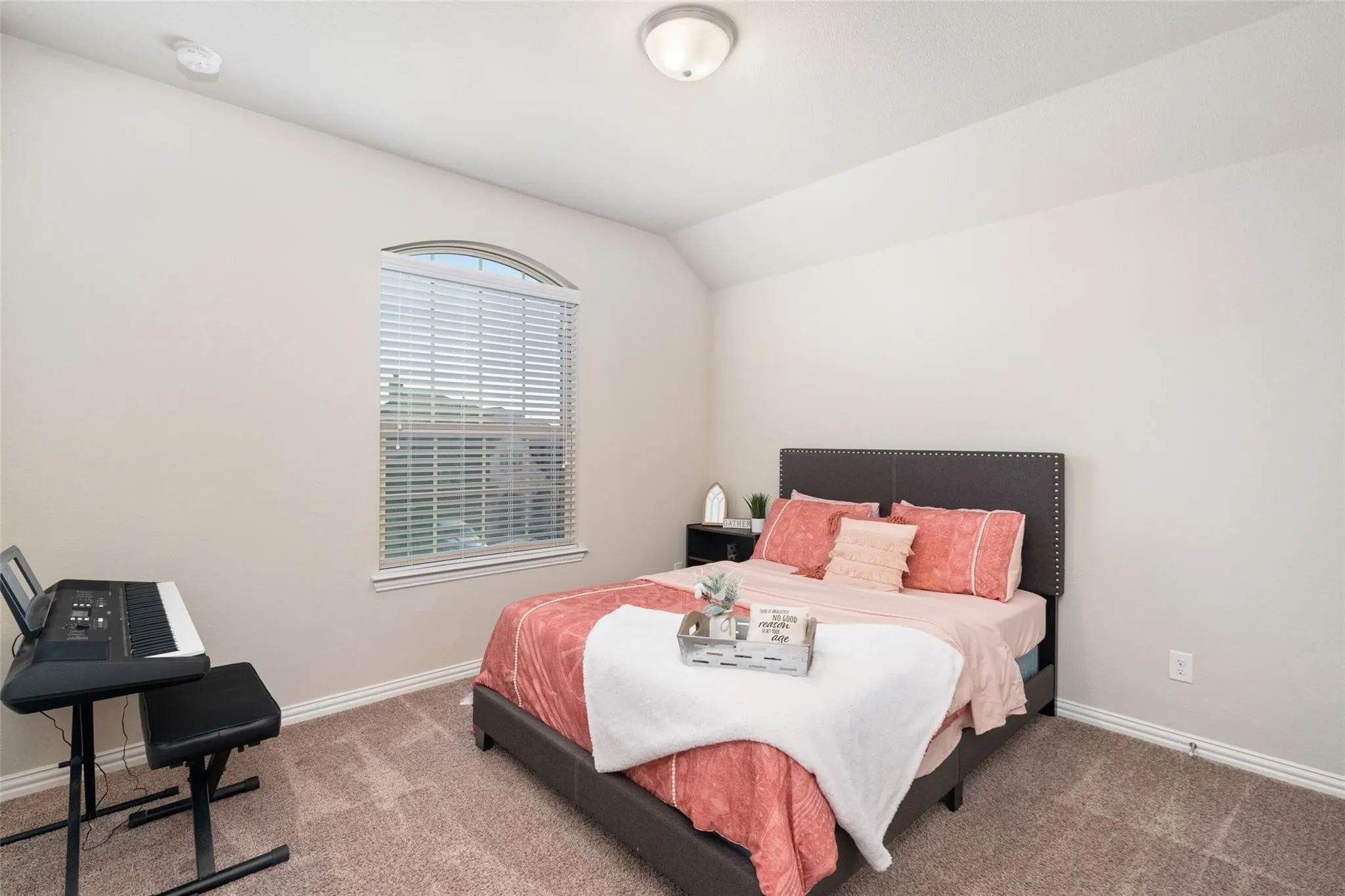 Arched window with blinds, vaulted ceiling, and recessed lighting