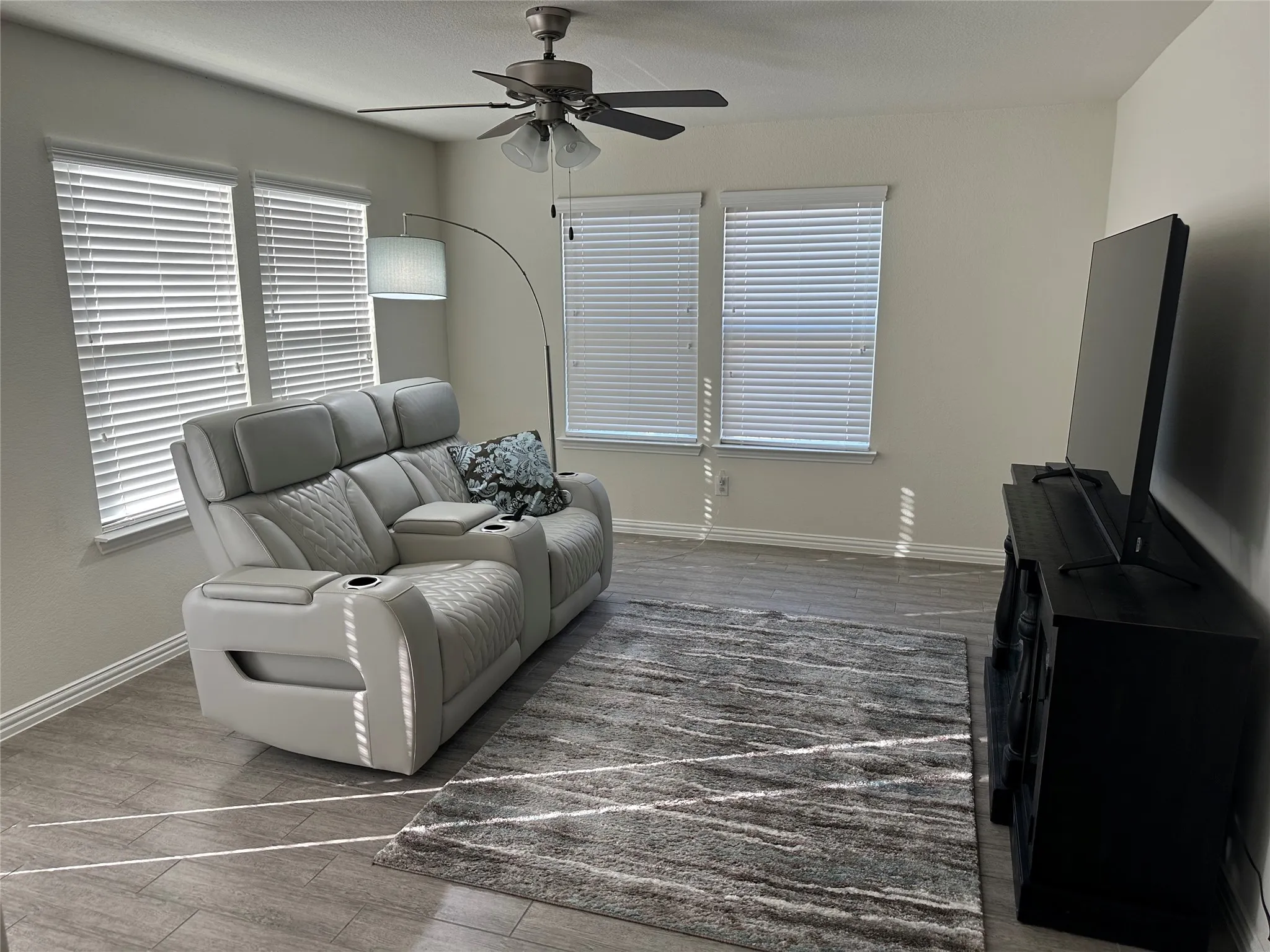 Single Family Residence For Sale in Denton County , 8873 Shore Crest Road, Frisco, Texas 75036, 3 Bedroom, 2 Bathroom, 2 Garage spaces, 1,675 Sqft, built in 2018, mls#21401703, Real Estate Agent in Frisco, Homes For Sale in Denton county, Homes For Sale in Frisco, Realtor in Frisco Texas, Real Estate Brokerage Independent Realty Texas, Luminita Cordes Realtor