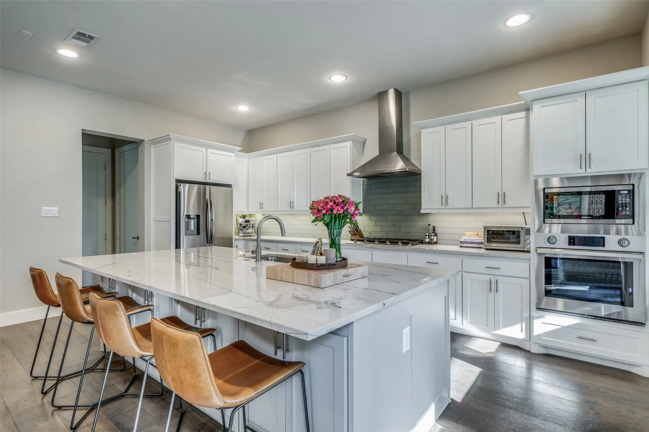 Multiple Parcels For Sale in Dallas County , 4125 Entrada Way, Dallas, Texas 75219, 3 Bedroom, 4 Bathroom, 2 Garage spaces, 2,722 Sqft, built in 2019, mls#21410182, Real Estate Agent in Dallas, Homes For Sale in Dallas county, Homes For Sale in Dallas, Realtor in Dallas Texas, Real Estate Brokerage Independent Realty Texas, Luminita Cordes Realtor