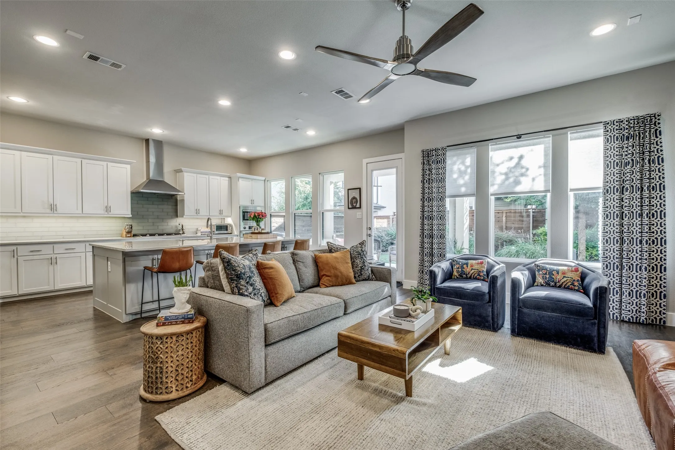 Multiple Parcels For Sale in Dallas County , 4125 Entrada Way, Dallas, Texas 75219, 3 Bedroom, 4 Bathroom, 2 Garage spaces, 2,722 Sqft, built in 2019, mls#21410182, Real Estate Agent in Dallas, Homes For Sale in Dallas county, Homes For Sale in Dallas, Realtor in Dallas Texas, Real Estate Brokerage Independent Realty Texas, Luminita Cordes Realtor