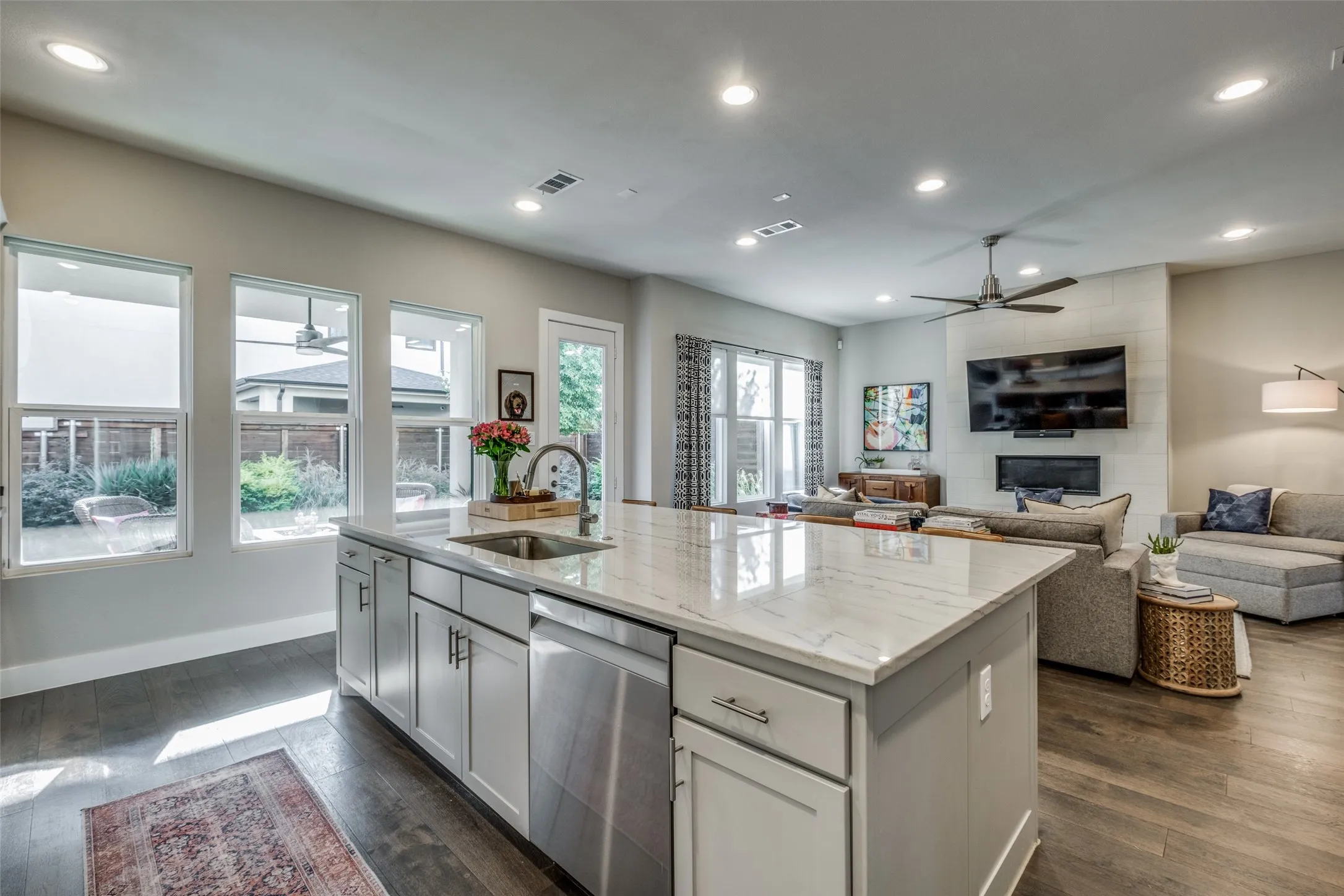 Multiple Parcels For Sale in Dallas County , 4125 Entrada Way, Dallas, Texas 75219, 3 Bedroom, 4 Bathroom, 2 Garage spaces, 2,722 Sqft, built in 2019, mls#21410182, Real Estate Agent in Dallas, Homes For Sale in Dallas county, Homes For Sale in Dallas, Realtor in Dallas Texas, Real Estate Brokerage Independent Realty Texas, Luminita Cordes Realtor