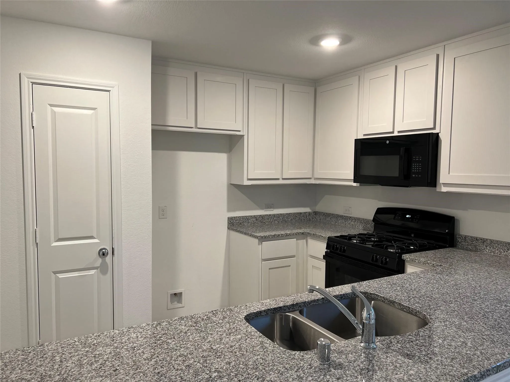 Single Family Residence For Rent in Tarrant County , 2836 Slatewood Drive, Fort Worth, Texas 76179, 3 Bedroom, 2 Bathroom, 2 Garage spaces, 1,440 Sqft, built in 2023, mls#21410263, Real Estate Agent in Fort Worth, Homes For Rent in Tarrant county, Homes For Rent in Fort Worth, Realtor in Fort Worth Texas, Real Estate Brokerage Independent Realty Texas, Luminita Cordes Realtor