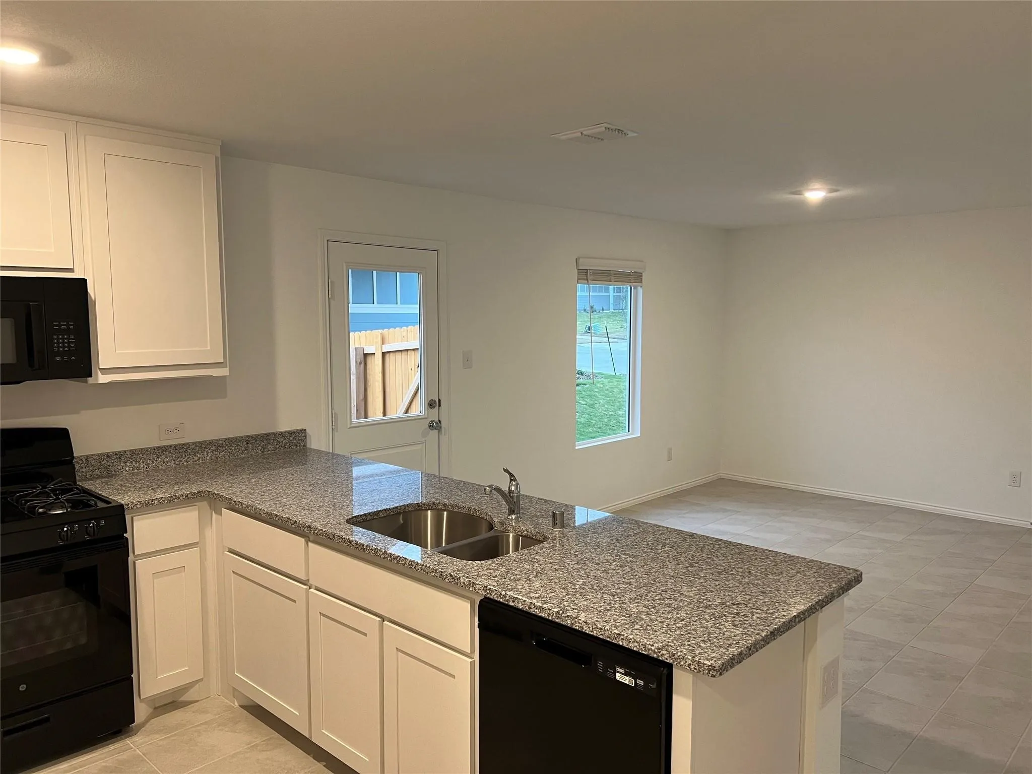 Single Family Residence For Rent in Tarrant County , 2836 Slatewood Drive, Fort Worth, Texas 76179, 3 Bedroom, 2 Bathroom, 2 Garage spaces, 1,440 Sqft, built in 2023, mls#21410263, Real Estate Agent in Fort Worth, Homes For Rent in Tarrant county, Homes For Rent in Fort Worth, Realtor in Fort Worth Texas, Real Estate Brokerage Independent Realty Texas, Luminita Cordes Realtor