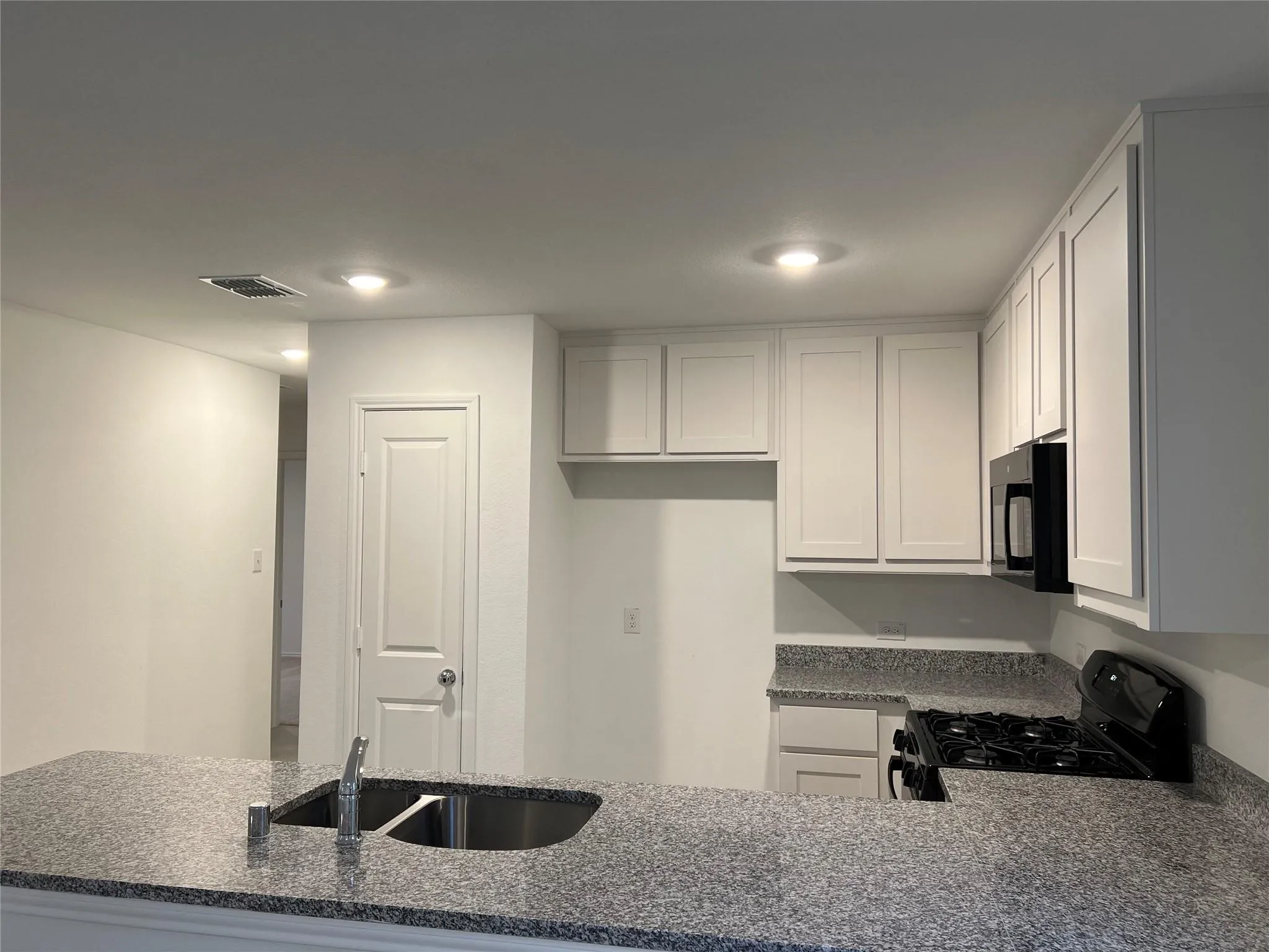 Single Family Residence For Rent in Tarrant County , 2836 Slatewood Drive, Fort Worth, Texas 76179, 3 Bedroom, 2 Bathroom, 2 Garage spaces, 1,440 Sqft, built in 2023, mls#21410263, Real Estate Agent in Fort Worth, Homes For Rent in Tarrant county, Homes For Rent in Fort Worth, Realtor in Fort Worth Texas, Real Estate Brokerage Independent Realty Texas, Luminita Cordes Realtor