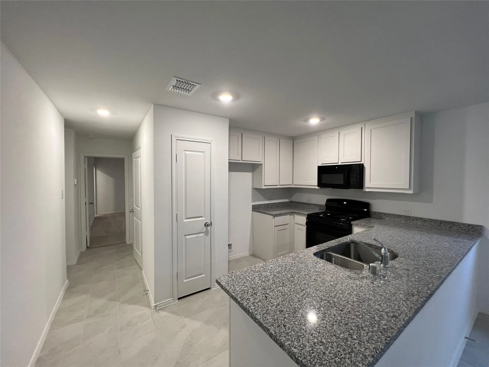 Single Family Residence For Rent in Tarrant County , 2836 Slatewood Drive, Fort Worth, Texas 76179, 3 Bedroom, 2 Bathroom, 2 Garage spaces, 1,440 Sqft, built in 2023, mls#21410263, Real Estate Agent in Fort Worth, Homes For Rent in Tarrant county, Homes For Rent in Fort Worth, Realtor in Fort Worth Texas, Real Estate Brokerage Independent Realty Texas, Luminita Cordes Realtor