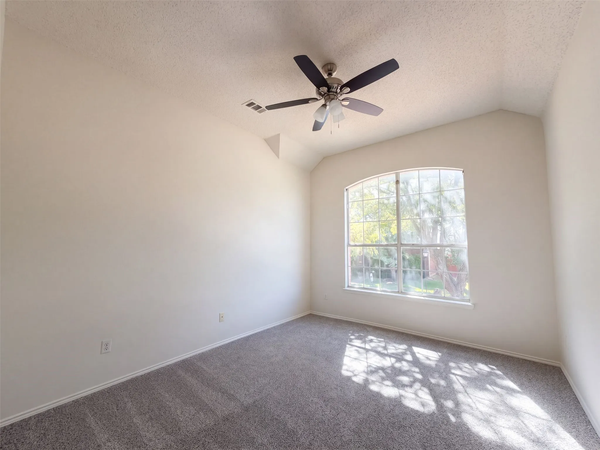 Single Family Residence For Sale in Collin County , 441 Trinity Drive, Allen, Texas 75002, 4 Bedroom, 3 Bathroom, 2 Garage spaces, 2,557 Sqft, built in 2001, mls#21410086, Real Estate Agent in Allen, Homes For Sale in Collin county, Homes For Sale in Allen, Realtor in Allen Texas, Real Estate Brokerage Independent Realty Texas, Luminita Cordes Realtor
