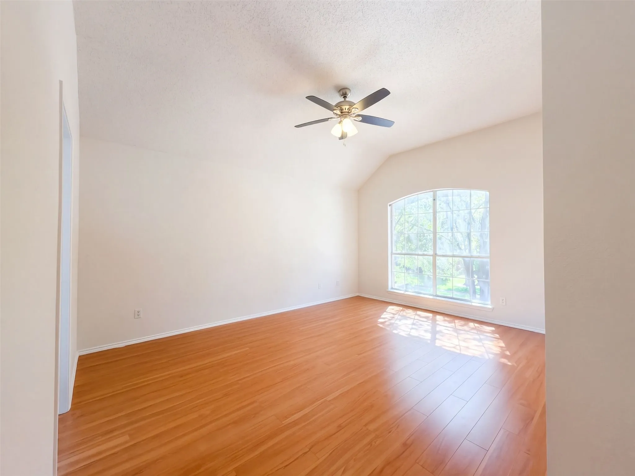 Single Family Residence For Sale in Collin County , 441 Trinity Drive, Allen, Texas 75002, 4 Bedroom, 3 Bathroom, 2 Garage spaces, 2,557 Sqft, built in 2001, mls#21410086, Real Estate Agent in Allen, Homes For Sale in Collin county, Homes For Sale in Allen, Realtor in Allen Texas, Real Estate Brokerage Independent Realty Texas, Luminita Cordes Realtor