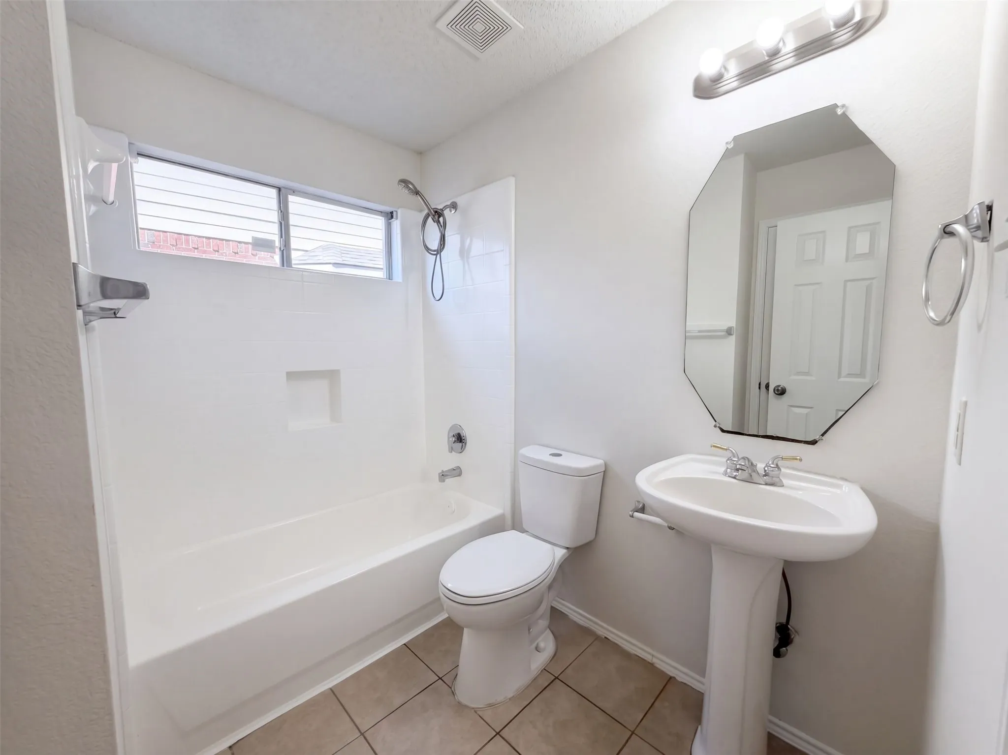 Single Family Residence For Sale in Collin County , 441 Trinity Drive, Allen, Texas 75002, 4 Bedroom, 3 Bathroom, 2 Garage spaces, 2,557 Sqft, built in 2001, mls#21410086, Real Estate Agent in Allen, Homes For Sale in Collin county, Homes For Sale in Allen, Realtor in Allen Texas, Real Estate Brokerage Independent Realty Texas, Luminita Cordes Realtor