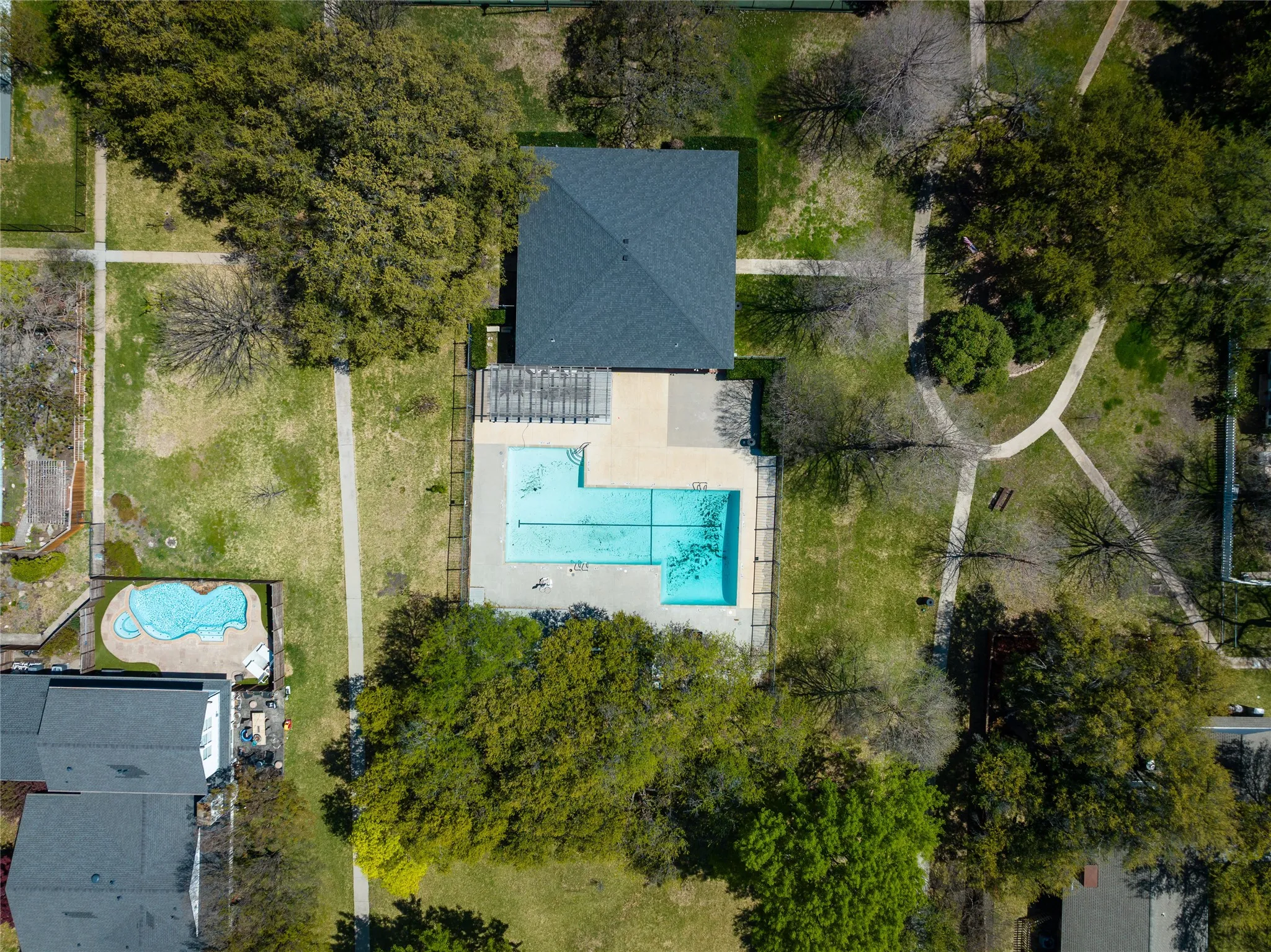 Single Family Residence For Sale in Dallas County , 15721 mapleview, Dallas, Texas 75248, 3 Bedroom, 4 Bathroom, 1 Garage spaces, 1,976 Sqft, built in 1969, mls#21410265, Real Estate Agent in Dallas, Homes For Sale in Dallas county, Homes For Sale in Dallas, Realtor in Dallas Texas, Real Estate Brokerage Independent Realty Texas, Luminita Cordes Realtor