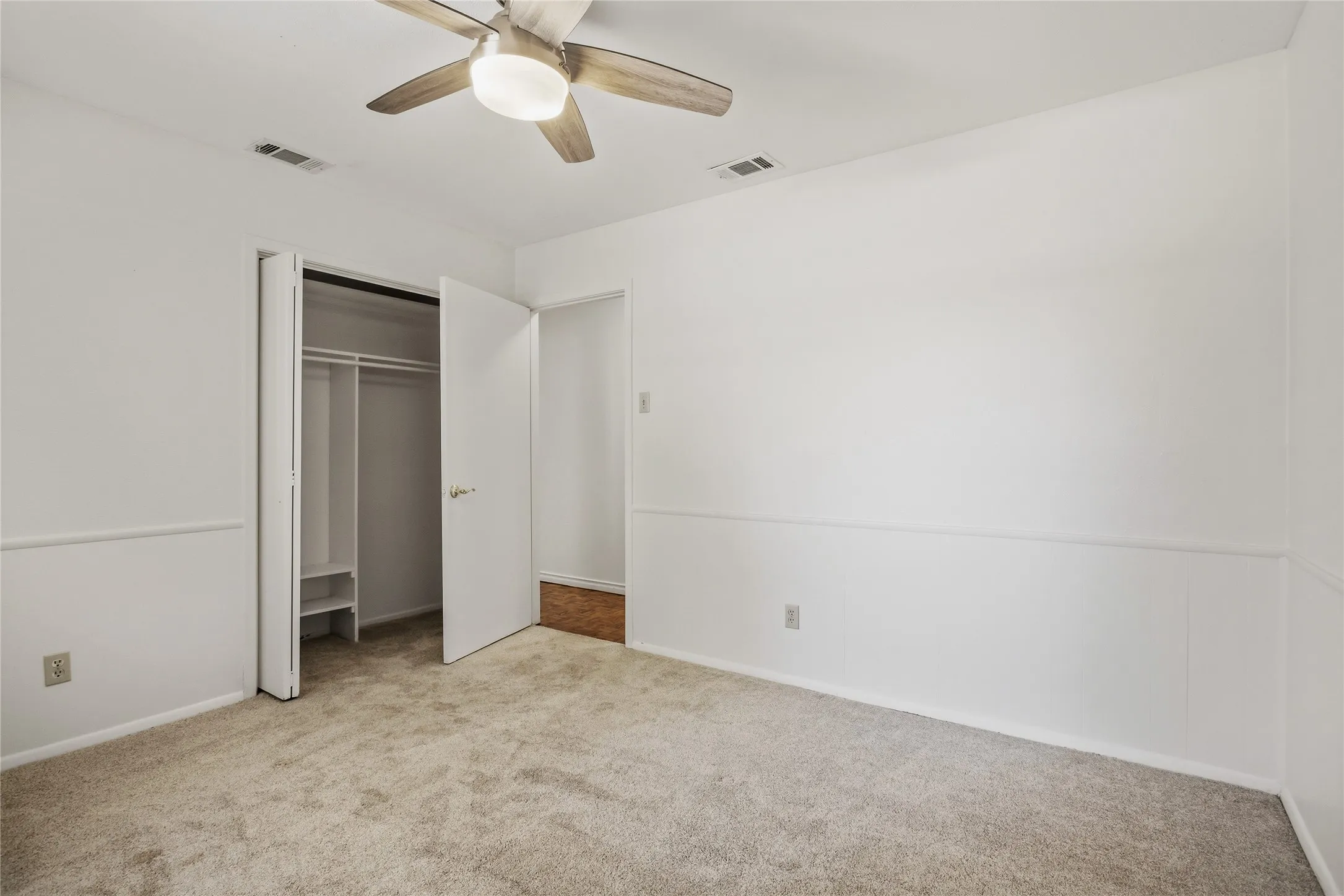 Single Family Residence For Sale in Dallas County , 15721 mapleview, Dallas, Texas 75248, 3 Bedroom, 4 Bathroom, 1 Garage spaces, 1,976 Sqft, built in 1969, mls#21410265, Real Estate Agent in Dallas, Homes For Sale in Dallas county, Homes For Sale in Dallas, Realtor in Dallas Texas, Real Estate Brokerage Independent Realty Texas, Luminita Cordes Realtor