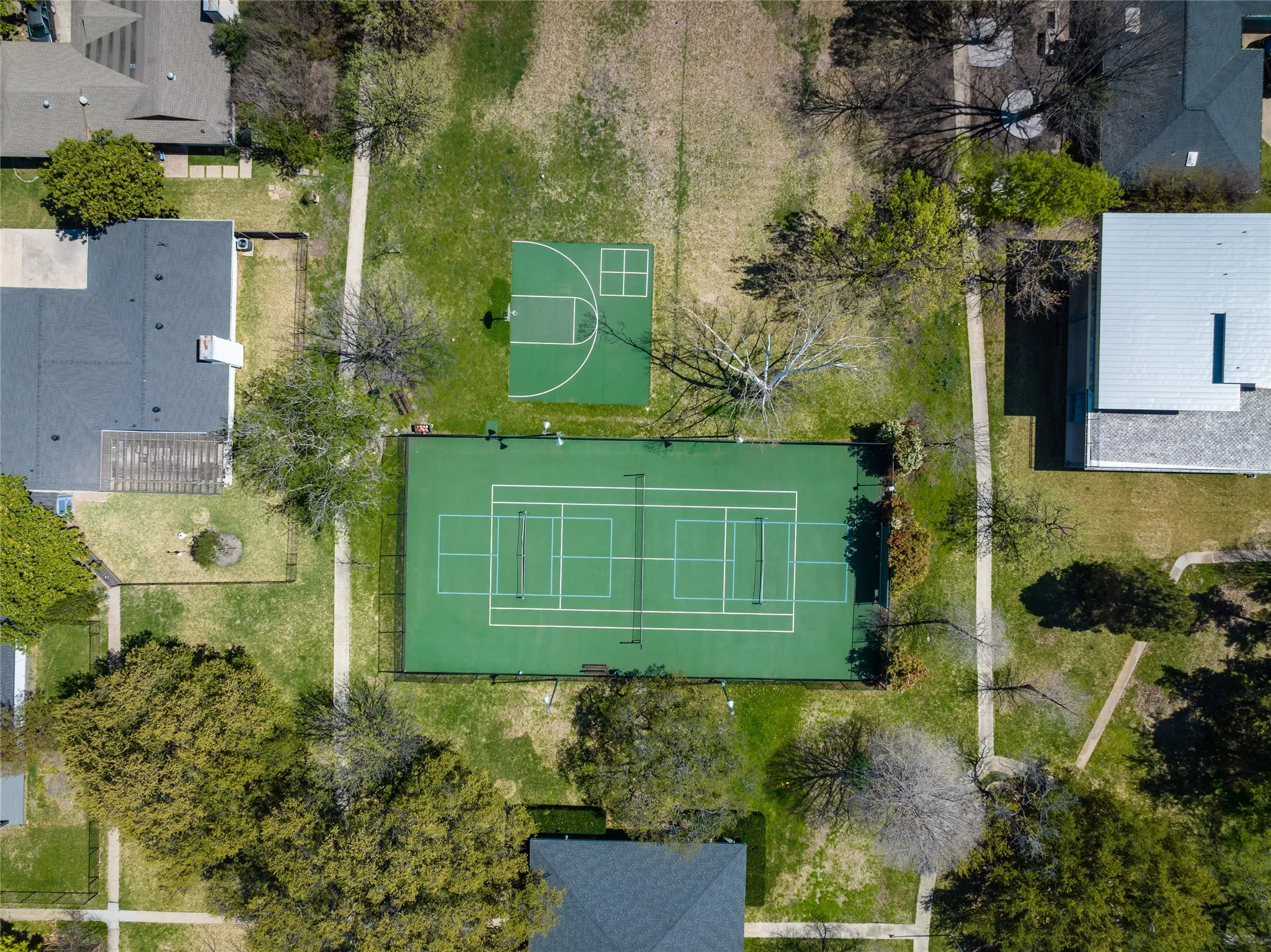 Single Family Residence For Sale in Dallas County , 15721 mapleview, Dallas, Texas 75248, 3 Bedroom, 4 Bathroom, 1 Garage spaces, 1,976 Sqft, built in 1969, mls#21410265, Real Estate Agent in Dallas, Homes For Sale in Dallas county, Homes For Sale in Dallas, Realtor in Dallas Texas, Real Estate Brokerage Independent Realty Texas, Luminita Cordes Realtor