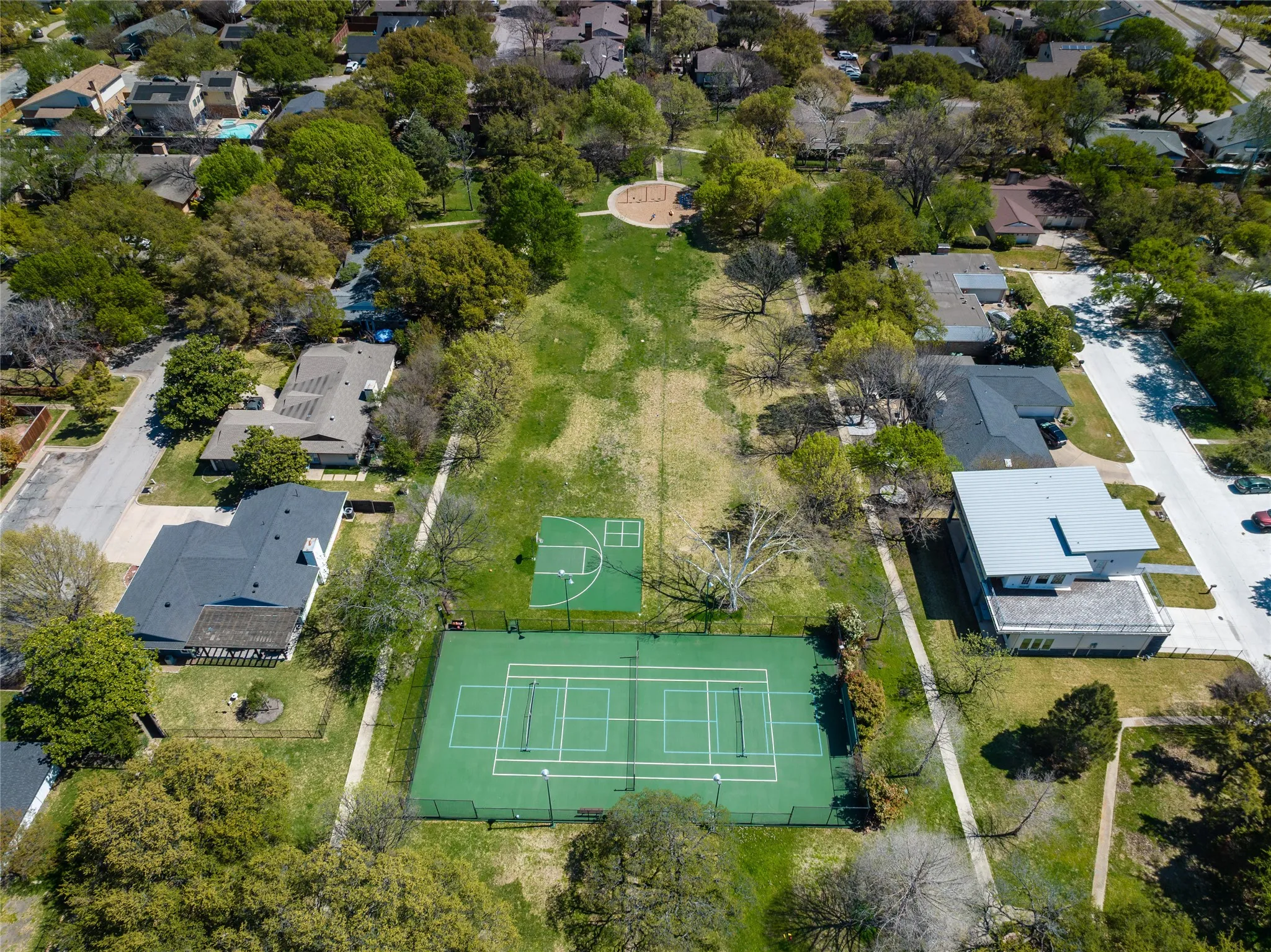 Single Family Residence For Sale in Dallas County , 15721 mapleview, Dallas, Texas 75248, 3 Bedroom, 4 Bathroom, 1 Garage spaces, 1,976 Sqft, built in 1969, mls#21410265, Real Estate Agent in Dallas, Homes For Sale in Dallas county, Homes For Sale in Dallas, Realtor in Dallas Texas, Real Estate Brokerage Independent Realty Texas, Luminita Cordes Realtor