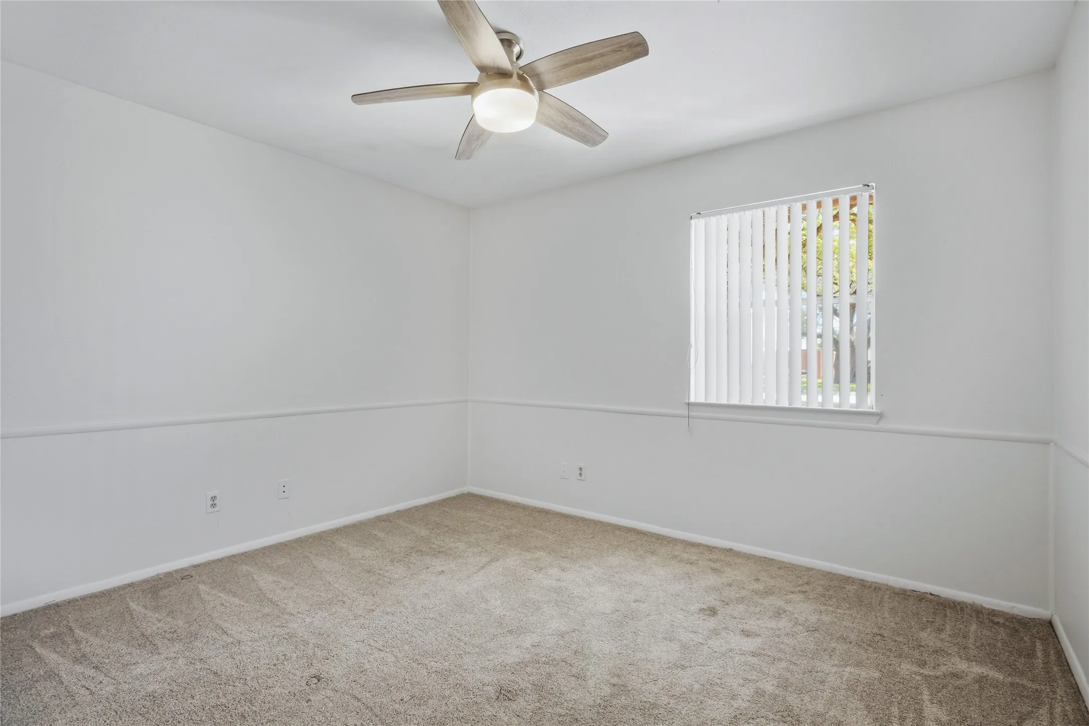 Single Family Residence For Sale in Dallas County , 15721 mapleview, Dallas, Texas 75248, 3 Bedroom, 4 Bathroom, 1 Garage spaces, 1,976 Sqft, built in 1969, mls#21410265, Real Estate Agent in Dallas, Homes For Sale in Dallas county, Homes For Sale in Dallas, Realtor in Dallas Texas, Real Estate Brokerage Independent Realty Texas, Luminita Cordes Realtor