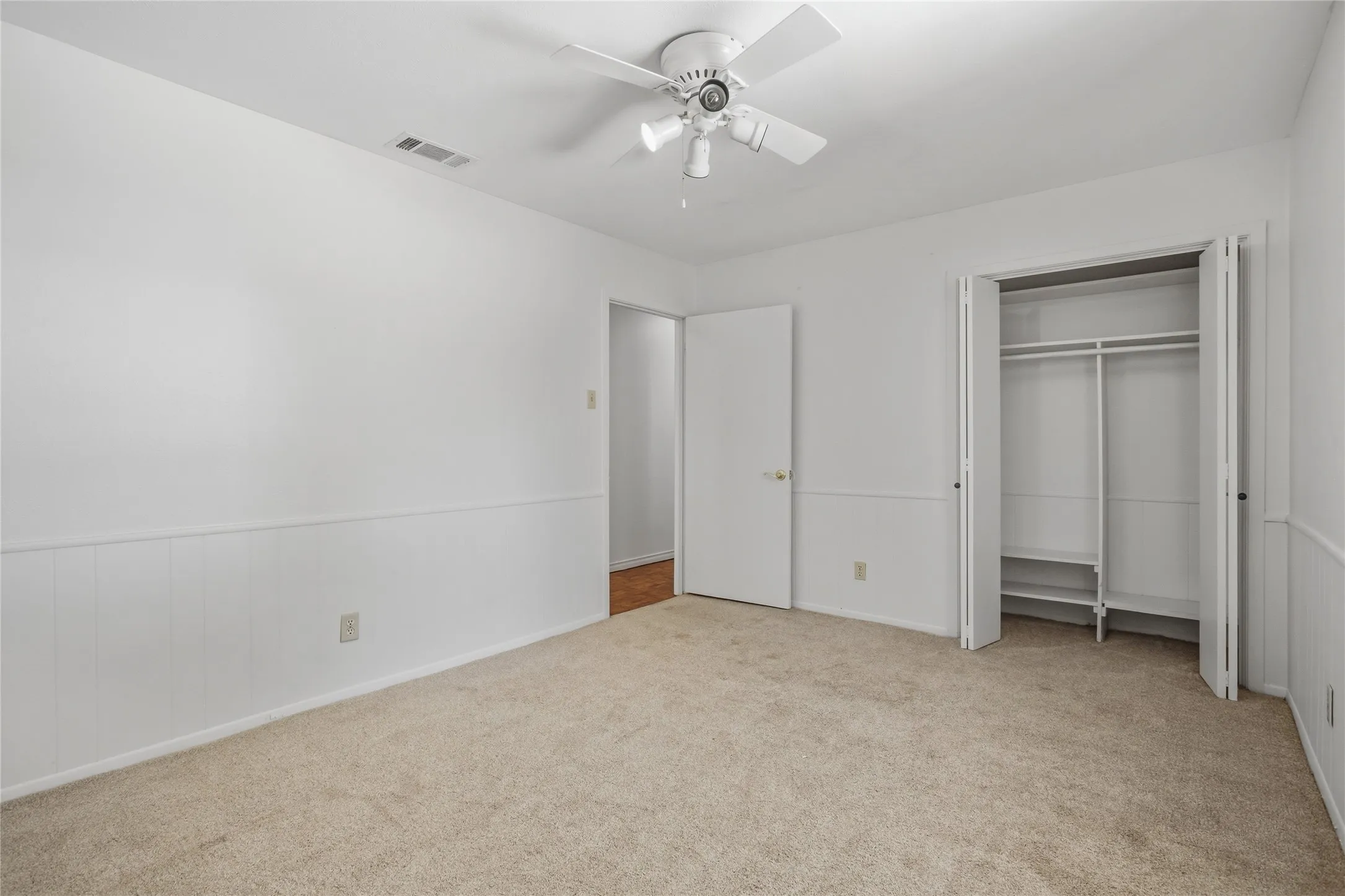 Single Family Residence For Sale in Dallas County , 15721 mapleview, Dallas, Texas 75248, 3 Bedroom, 4 Bathroom, 1 Garage spaces, 1,976 Sqft, built in 1969, mls#21410265, Real Estate Agent in Dallas, Homes For Sale in Dallas county, Homes For Sale in Dallas, Realtor in Dallas Texas, Real Estate Brokerage Independent Realty Texas, Luminita Cordes Realtor
