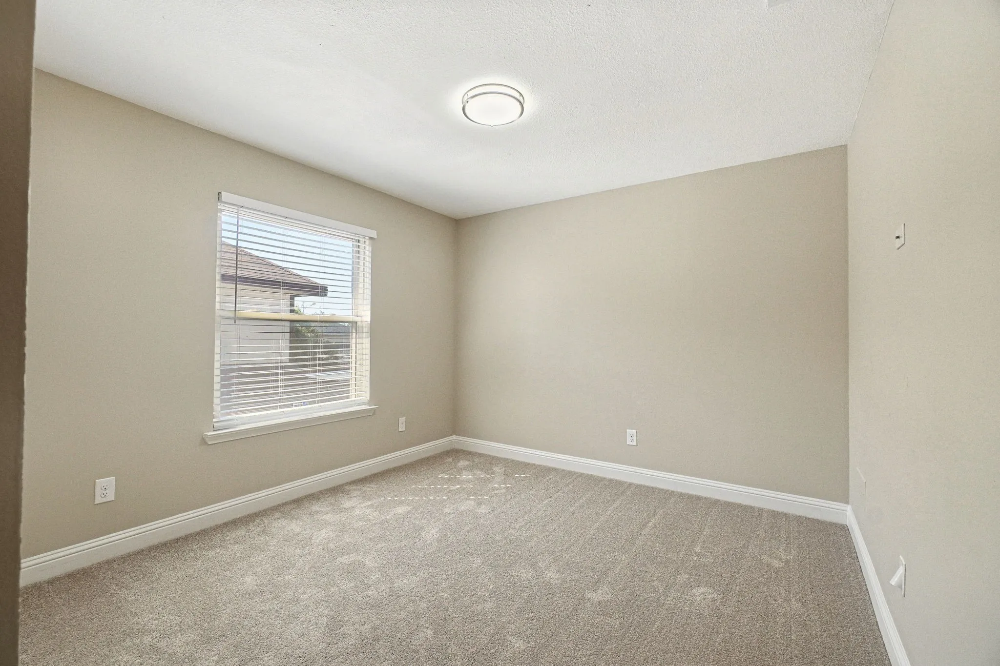Single Family Residence For Sale in Dallas County , 1229 Old Barn Lane, Mesquite, Texas 75149, 3 Bedroom, 3 Bathroom, 2 Garage spaces, 1,870 Sqft, built in 1985, mls#21398474, Real Estate Agent in Mesquite, Homes For Sale in Dallas county, Homes For Sale in Mesquite, Realtor in Mesquite Texas, Real Estate Brokerage Independent Realty Texas, Luminita Cordes Realtor