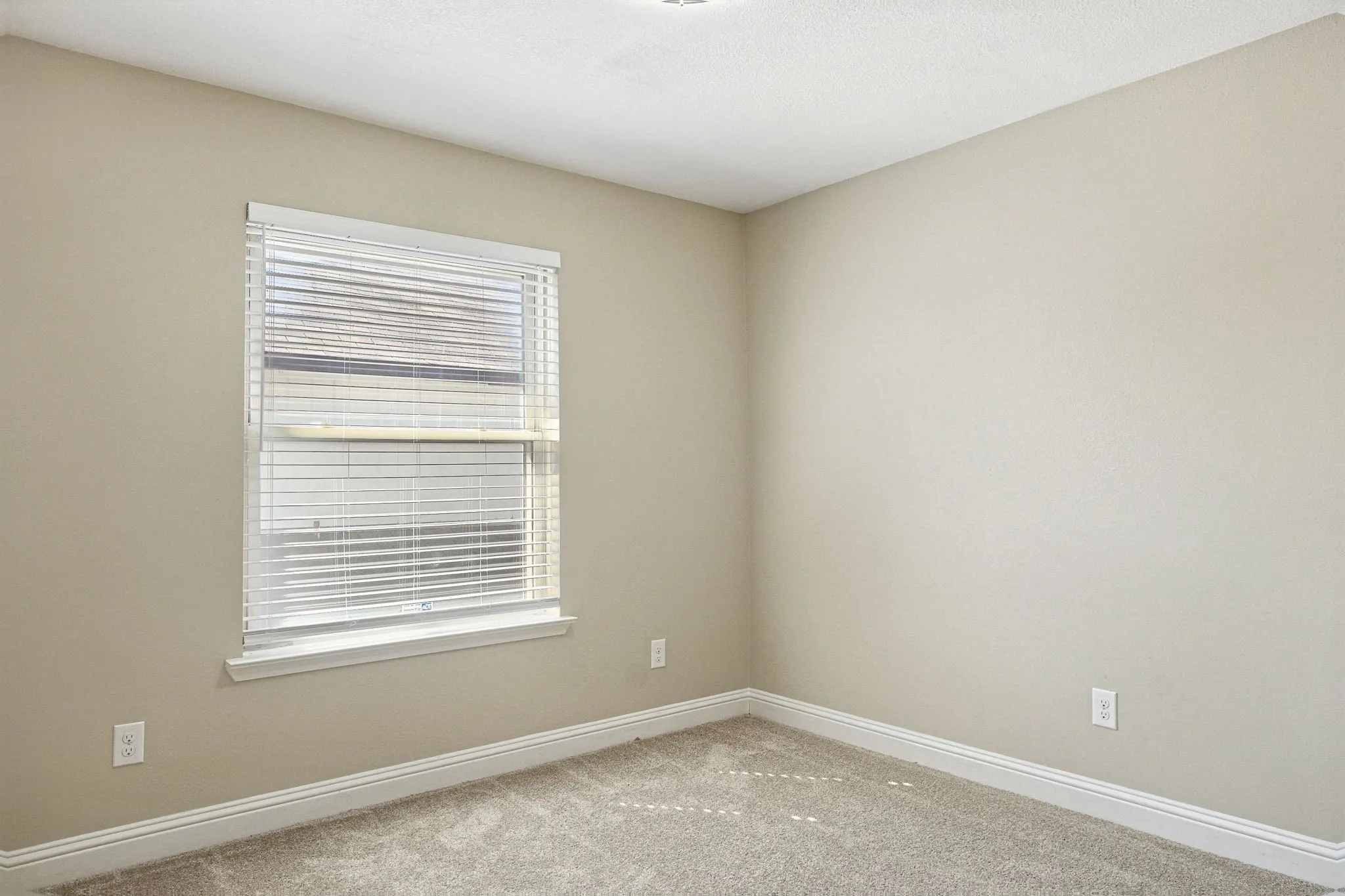 Single Family Residence For Sale in Dallas County , 1229 Old Barn Lane, Mesquite, Texas 75149, 3 Bedroom, 3 Bathroom, 2 Garage spaces, 1,870 Sqft, built in 1985, mls#21398474, Real Estate Agent in Mesquite, Homes For Sale in Dallas county, Homes For Sale in Mesquite, Realtor in Mesquite Texas, Real Estate Brokerage Independent Realty Texas, Luminita Cordes Realtor