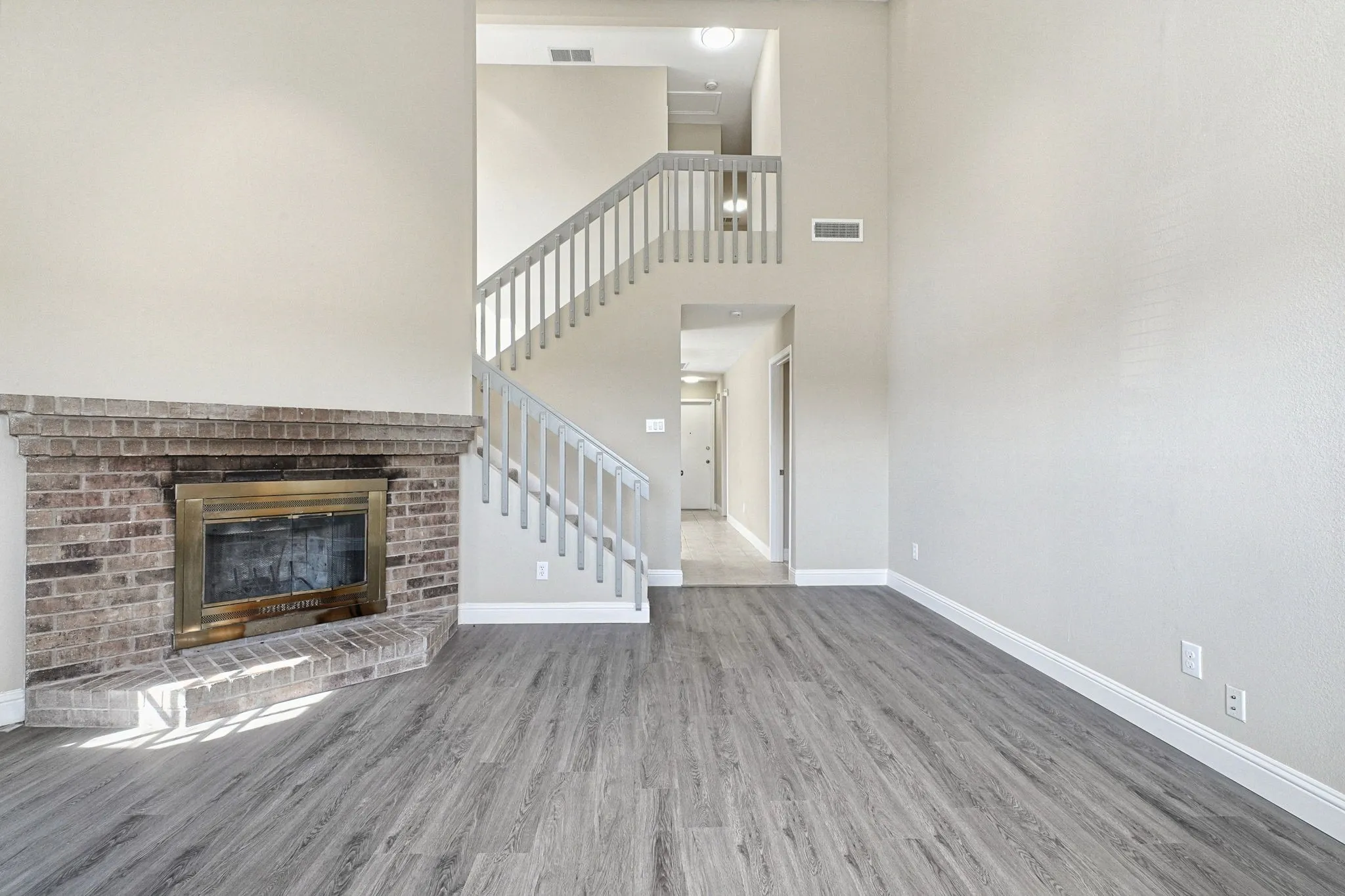 Single Family Residence For Sale in Dallas County , 1229 Old Barn Lane, Mesquite, Texas 75149, 3 Bedroom, 3 Bathroom, 2 Garage spaces, 1,870 Sqft, built in 1985, mls#21398474, Real Estate Agent in Mesquite, Homes For Sale in Dallas county, Homes For Sale in Mesquite, Realtor in Mesquite Texas, Real Estate Brokerage Independent Realty Texas, Luminita Cordes Realtor