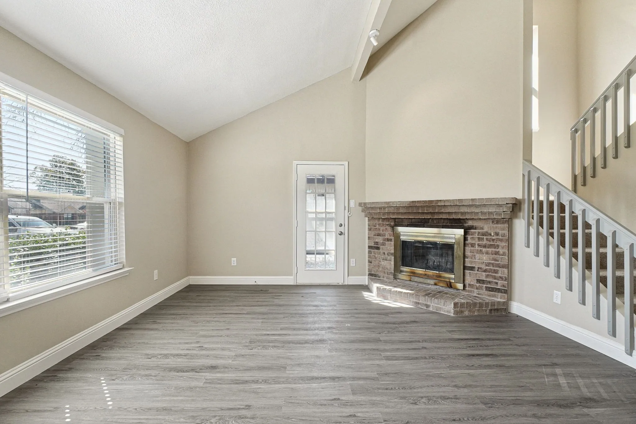 Single Family Residence For Sale in Dallas County , 1229 Old Barn Lane, Mesquite, Texas 75149, 3 Bedroom, 3 Bathroom, 2 Garage spaces, 1,870 Sqft, built in 1985, mls#21398474, Real Estate Agent in Mesquite, Homes For Sale in Dallas county, Homes For Sale in Mesquite, Realtor in Mesquite Texas, Real Estate Brokerage Independent Realty Texas, Luminita Cordes Realtor