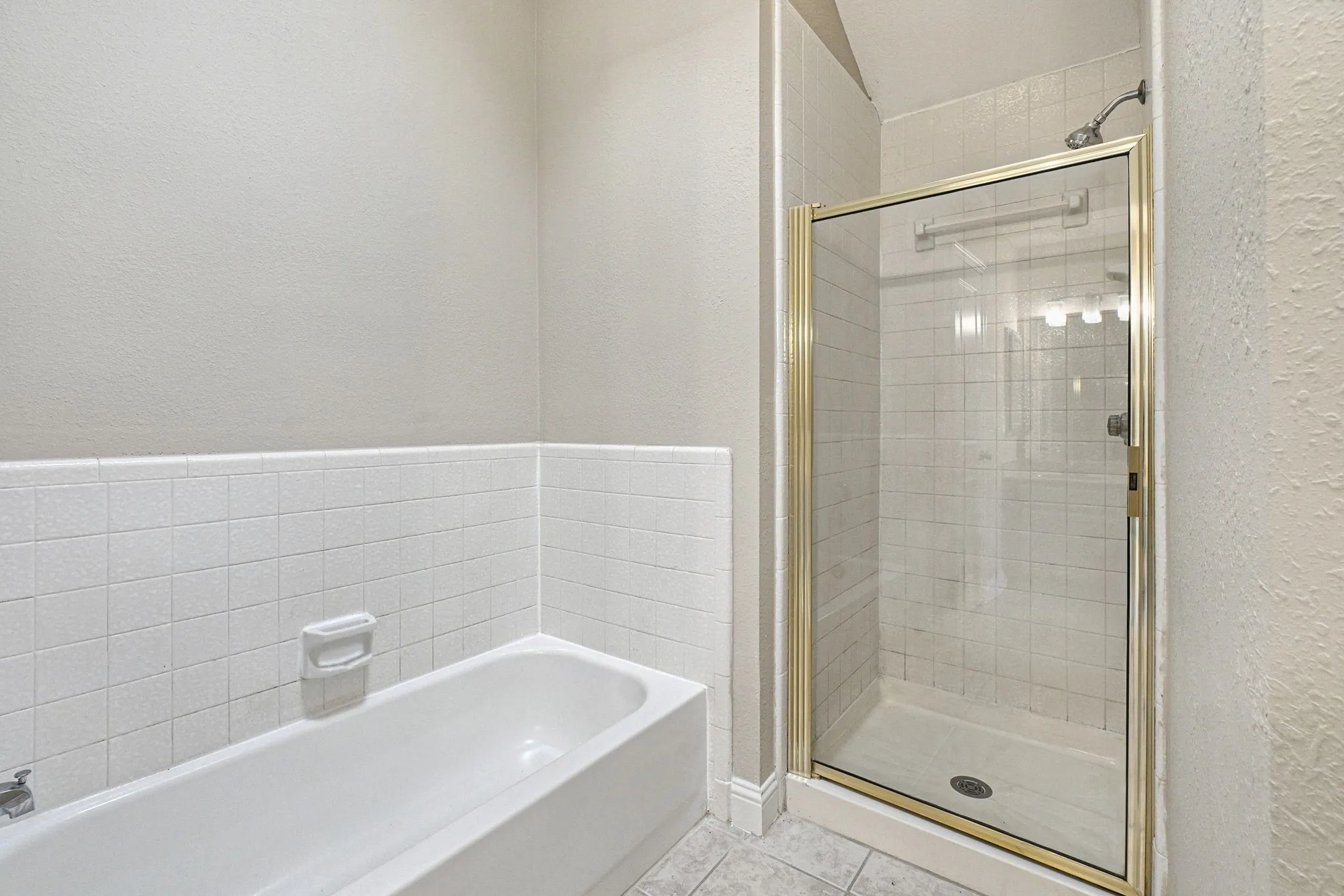 Single Family Residence For Sale in Dallas County , 1229 Old Barn Lane, Mesquite, Texas 75149, 3 Bedroom, 3 Bathroom, 2 Garage spaces, 1,870 Sqft, built in 1985, mls#21398474, Real Estate Agent in Mesquite, Homes For Sale in Dallas county, Homes For Sale in Mesquite, Realtor in Mesquite Texas, Real Estate Brokerage Independent Realty Texas, Luminita Cordes Realtor