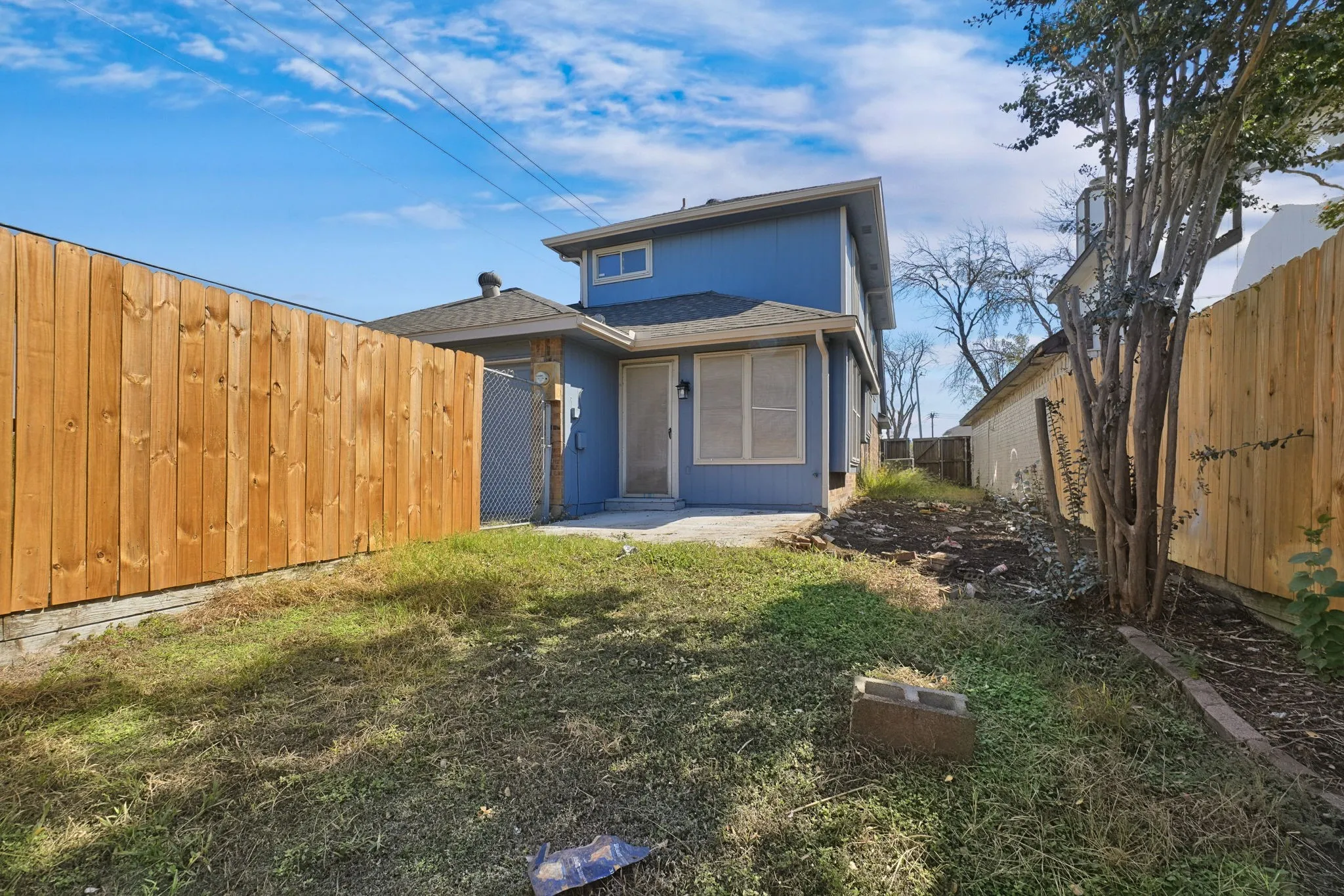 Single Family Residence For Sale in Dallas County , 1229 Old Barn Lane, Mesquite, Texas 75149, 3 Bedroom, 3 Bathroom, 2 Garage spaces, 1,870 Sqft, built in 1985, mls#21398474, Real Estate Agent in Mesquite, Homes For Sale in Dallas county, Homes For Sale in Mesquite, Realtor in Mesquite Texas, Real Estate Brokerage Independent Realty Texas, Luminita Cordes Realtor