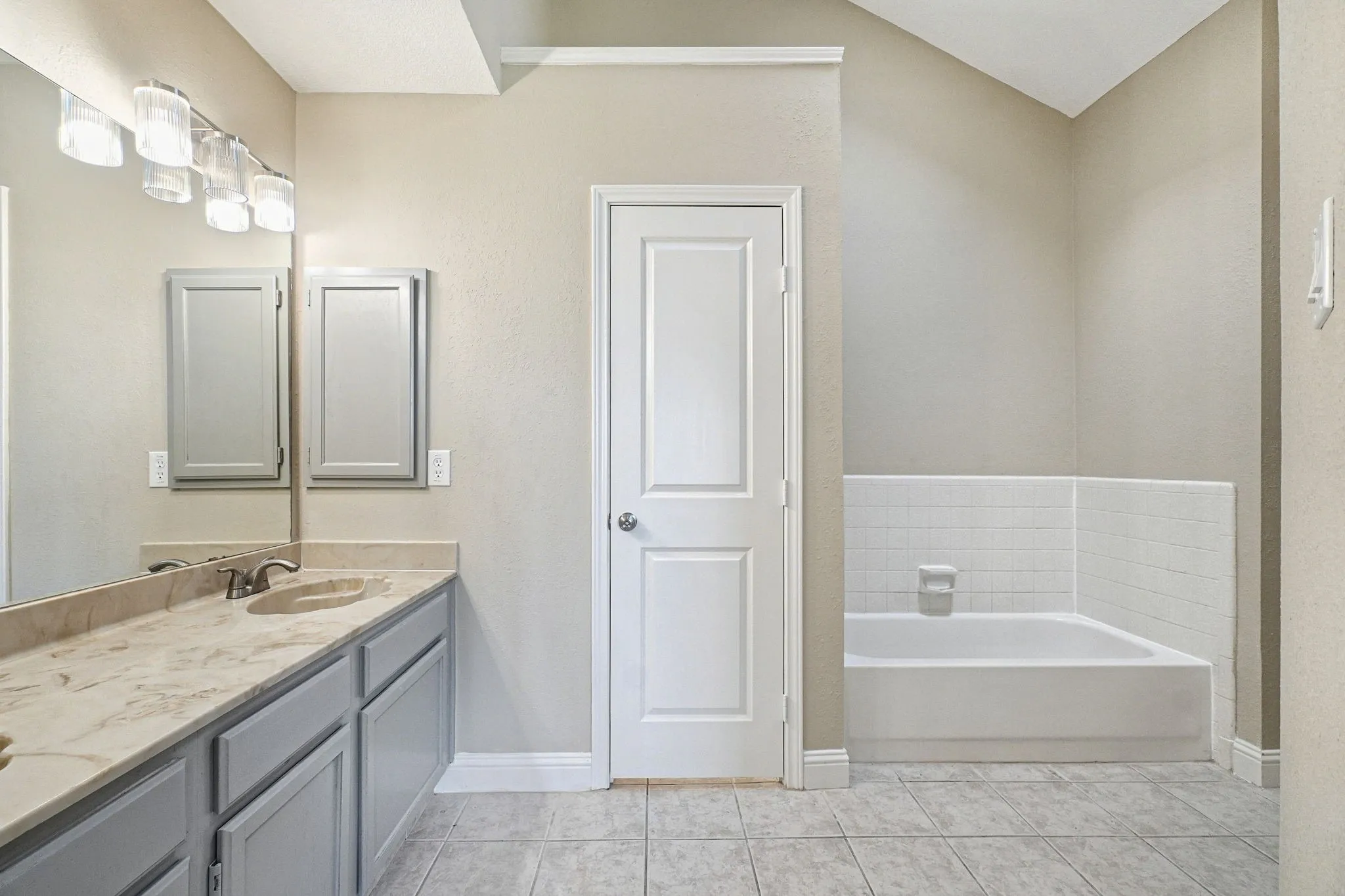 Single Family Residence For Sale in Dallas County , 1229 Old Barn Lane, Mesquite, Texas 75149, 3 Bedroom, 3 Bathroom, 2 Garage spaces, 1,870 Sqft, built in 1985, mls#21398474, Real Estate Agent in Mesquite, Homes For Sale in Dallas county, Homes For Sale in Mesquite, Realtor in Mesquite Texas, Real Estate Brokerage Independent Realty Texas, Luminita Cordes Realtor