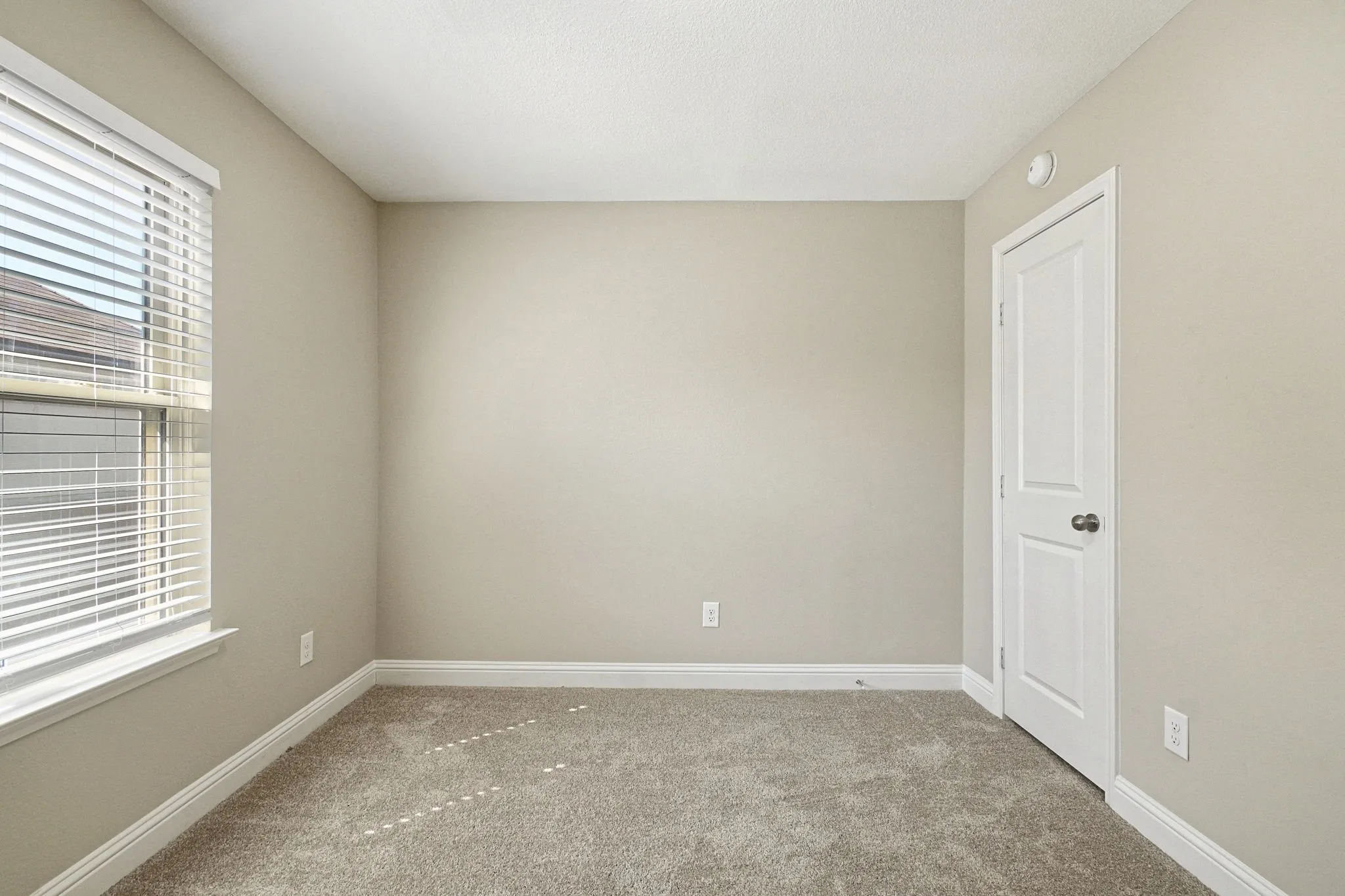 Single Family Residence For Sale in Dallas County , 1229 Old Barn Lane, Mesquite, Texas 75149, 3 Bedroom, 3 Bathroom, 2 Garage spaces, 1,870 Sqft, built in 1985, mls#21398474, Real Estate Agent in Mesquite, Homes For Sale in Dallas county, Homes For Sale in Mesquite, Realtor in Mesquite Texas, Real Estate Brokerage Independent Realty Texas, Luminita Cordes Realtor