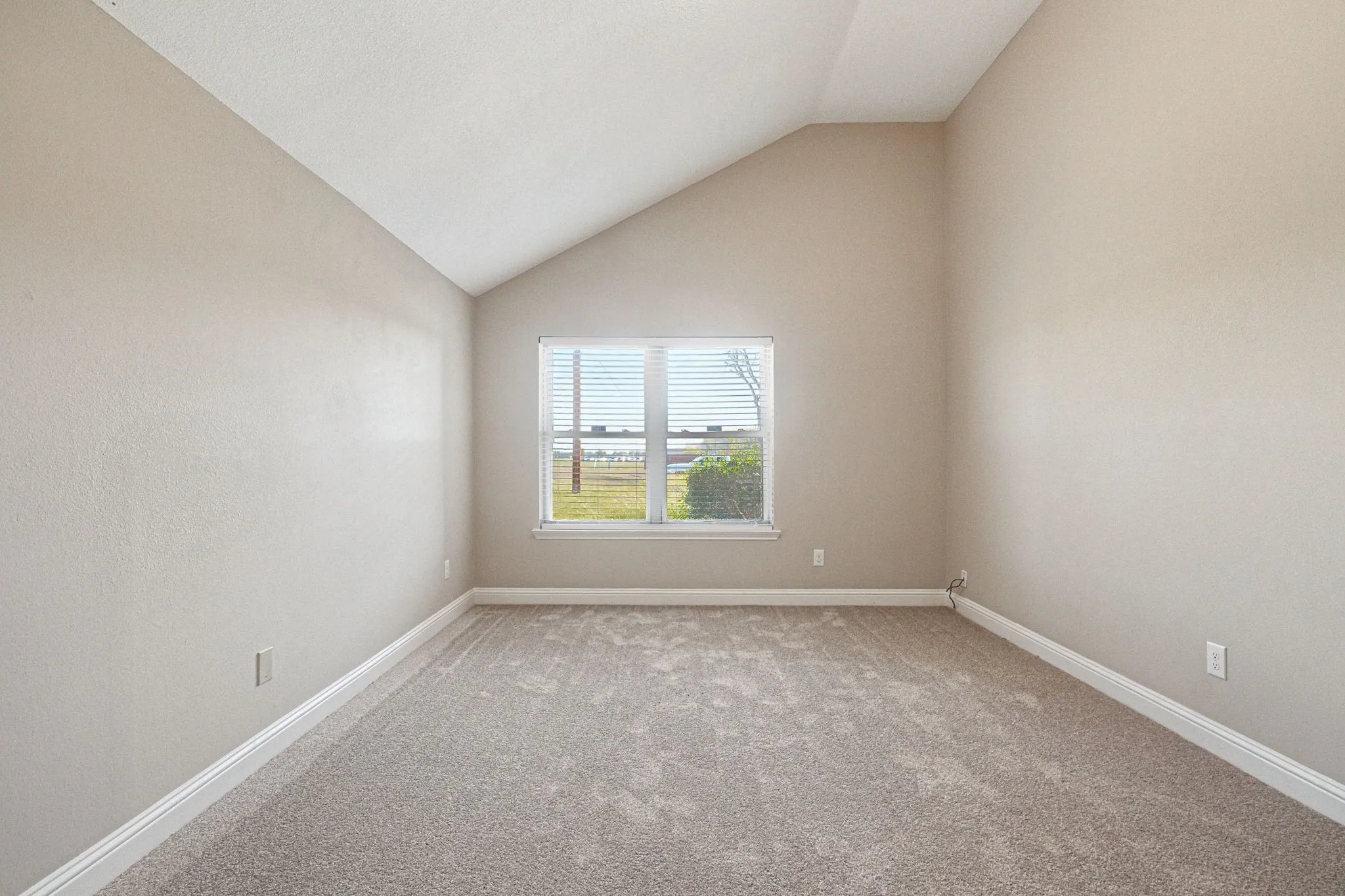 Single Family Residence For Sale in Dallas County , 1229 Old Barn Lane, Mesquite, Texas 75149, 3 Bedroom, 3 Bathroom, 2 Garage spaces, 1,870 Sqft, built in 1985, mls#21398474, Real Estate Agent in Mesquite, Homes For Sale in Dallas county, Homes For Sale in Mesquite, Realtor in Mesquite Texas, Real Estate Brokerage Independent Realty Texas, Luminita Cordes Realtor