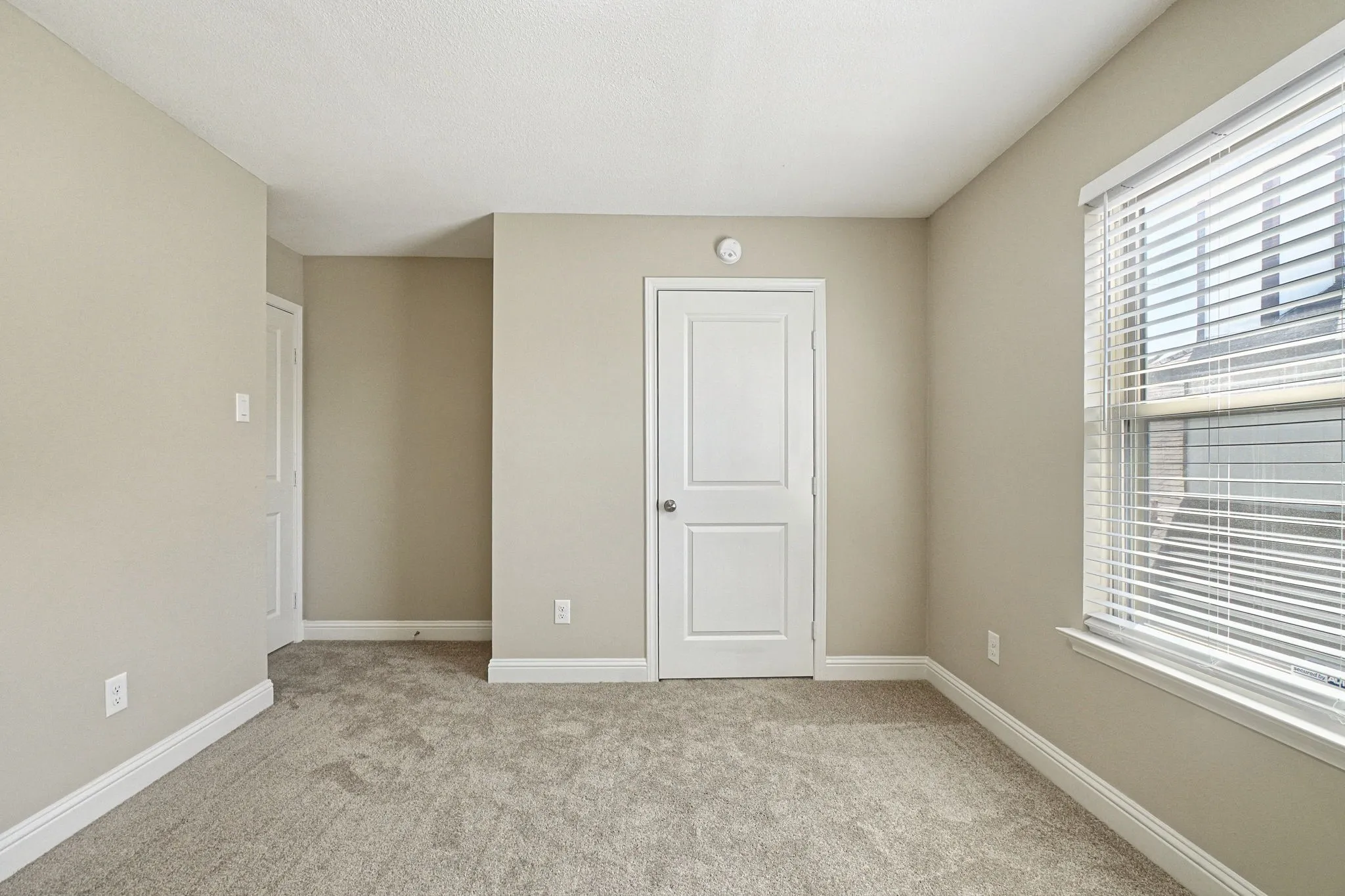 Single Family Residence For Sale in Dallas County , 1229 Old Barn Lane, Mesquite, Texas 75149, 3 Bedroom, 3 Bathroom, 2 Garage spaces, 1,870 Sqft, built in 1985, mls#21398474, Real Estate Agent in Mesquite, Homes For Sale in Dallas county, Homes For Sale in Mesquite, Realtor in Mesquite Texas, Real Estate Brokerage Independent Realty Texas, Luminita Cordes Realtor