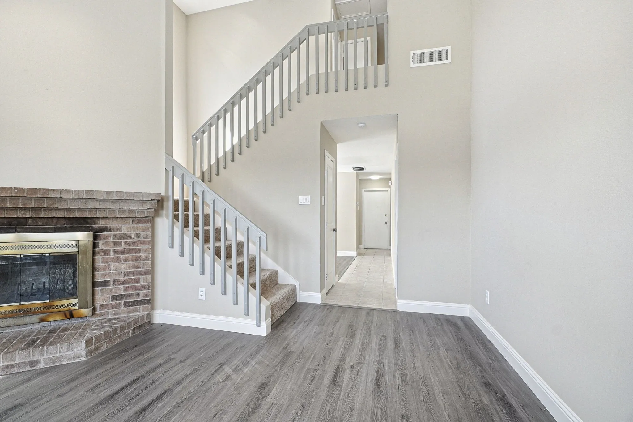 Single Family Residence For Sale in Dallas County , 1229 Old Barn Lane, Mesquite, Texas 75149, 3 Bedroom, 3 Bathroom, 2 Garage spaces, 1,870 Sqft, built in 1985, mls#21398474, Real Estate Agent in Mesquite, Homes For Sale in Dallas county, Homes For Sale in Mesquite, Realtor in Mesquite Texas, Real Estate Brokerage Independent Realty Texas, Luminita Cordes Realtor