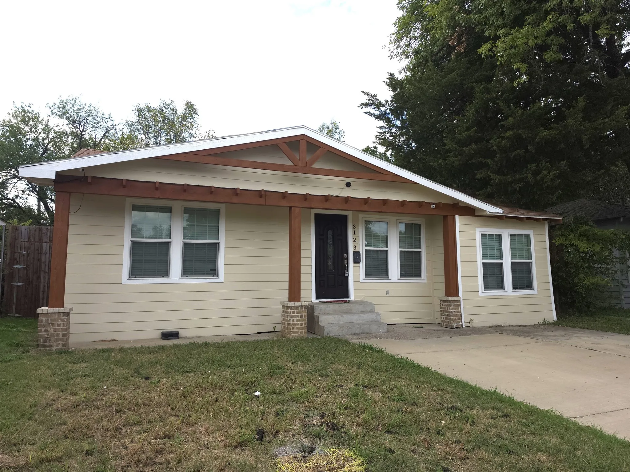 Single Family Residence For Rent in Dallas County , 3123 Arizona Avenue, Dallas, Texas 75216, 3 Bedroom, 2 Bathroom, Garage spaces, 1,507 Sqft, built in 1946, mls#21410267, Real Estate Agent in Dallas, Homes For Rent in Dallas county, Homes For Rent in Dallas, Realtor in Dallas Texas, Real Estate Brokerage Independent Realty Texas, Luminita Cordes Realtor