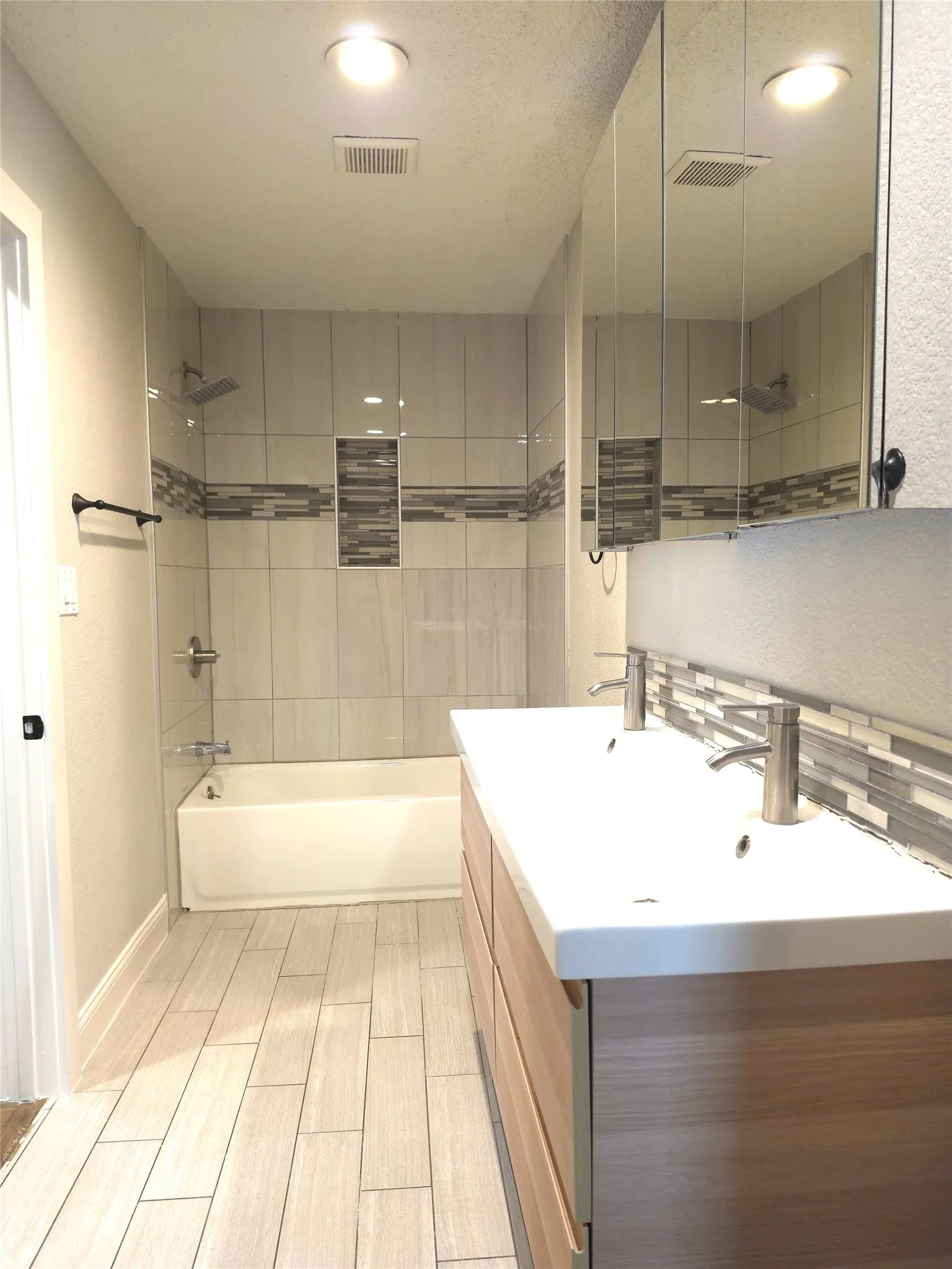 Single Family Residence For Rent in Dallas County , 3123 Arizona Avenue, Dallas, Texas 75216, 3 Bedroom, 2 Bathroom, Garage spaces, 1,507 Sqft, built in 1946, mls#21410267, Real Estate Agent in Dallas, Homes For Rent in Dallas county, Homes For Rent in Dallas, Realtor in Dallas Texas, Real Estate Brokerage Independent Realty Texas, Luminita Cordes Realtor