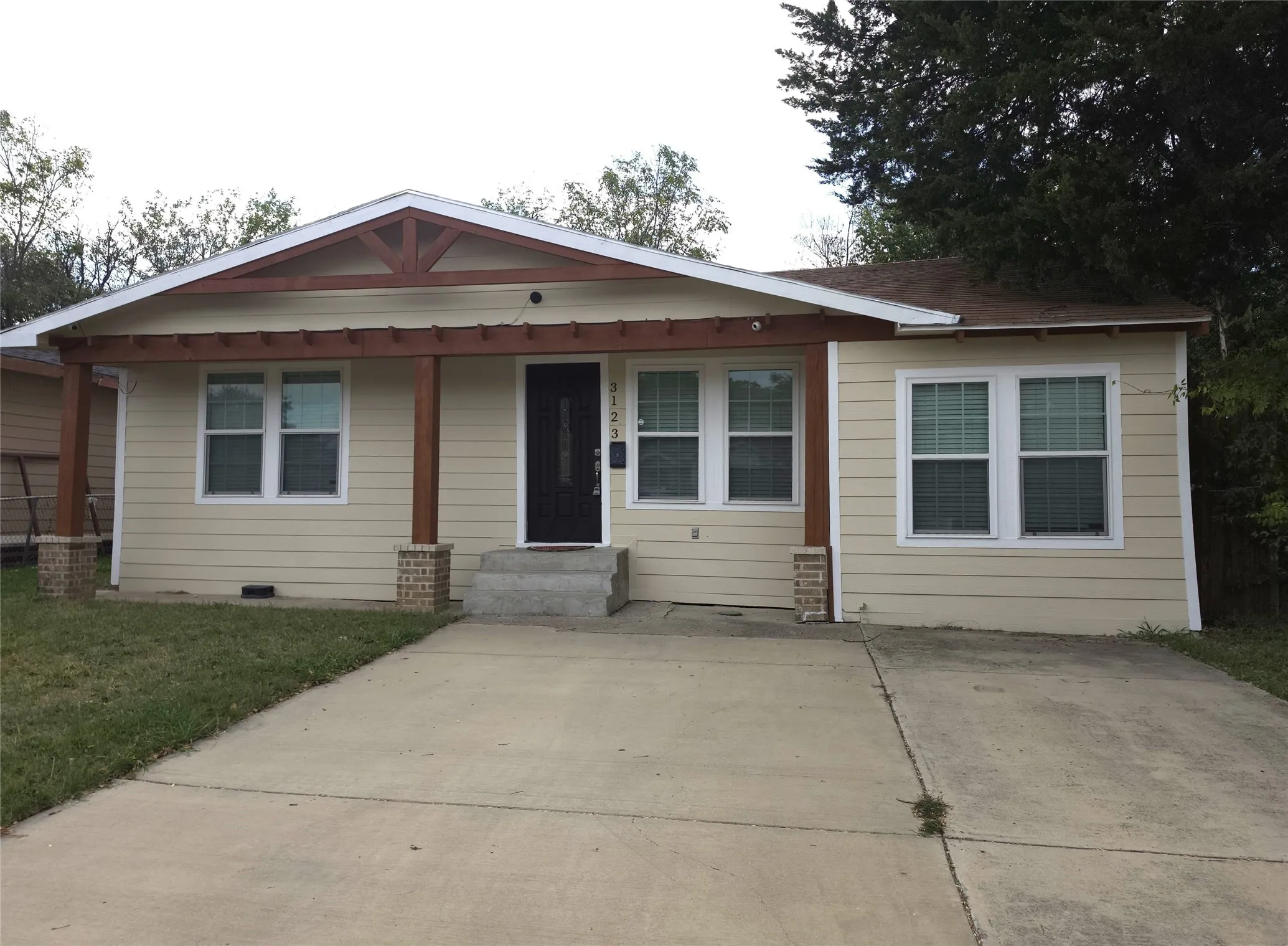 Single Family Residence For Rent in Dallas County , 3123 Arizona Avenue, Dallas, Texas 75216, 3 Bedroom, 2 Bathroom, Garage spaces, 1,507 Sqft, built in 1946, mls#21410267, Real Estate Agent in Dallas, Homes For Rent in Dallas county, Homes For Rent in Dallas, Realtor in Dallas Texas, Real Estate Brokerage Independent Realty Texas, Luminita Cordes Realtor