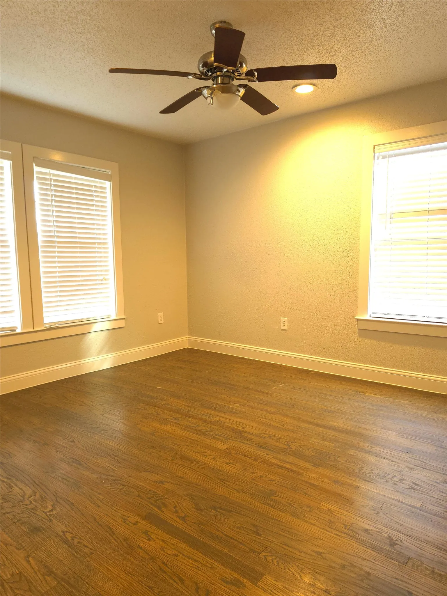 Single Family Residence For Rent in Dallas County , 3123 Arizona Avenue, Dallas, Texas 75216, 3 Bedroom, 2 Bathroom, Garage spaces, 1,507 Sqft, built in 1946, mls#21410267, Real Estate Agent in Dallas, Homes For Rent in Dallas county, Homes For Rent in Dallas, Realtor in Dallas Texas, Real Estate Brokerage Independent Realty Texas, Luminita Cordes Realtor