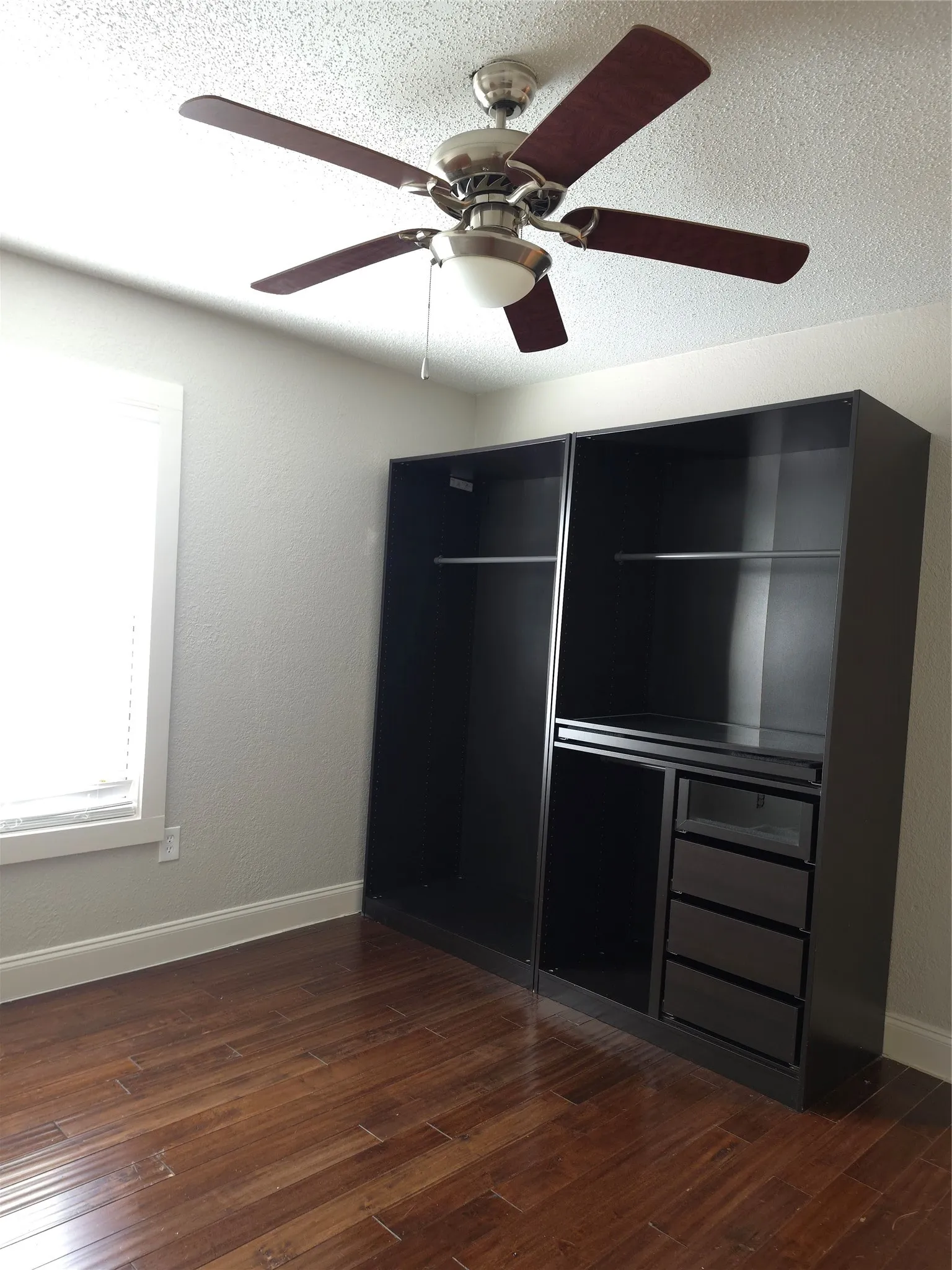 Single Family Residence For Rent in Dallas County , 3123 Arizona Avenue, Dallas, Texas 75216, 3 Bedroom, 2 Bathroom, Garage spaces, 1,507 Sqft, built in 1946, mls#21410267, Real Estate Agent in Dallas, Homes For Rent in Dallas county, Homes For Rent in Dallas, Realtor in Dallas Texas, Real Estate Brokerage Independent Realty Texas, Luminita Cordes Realtor
