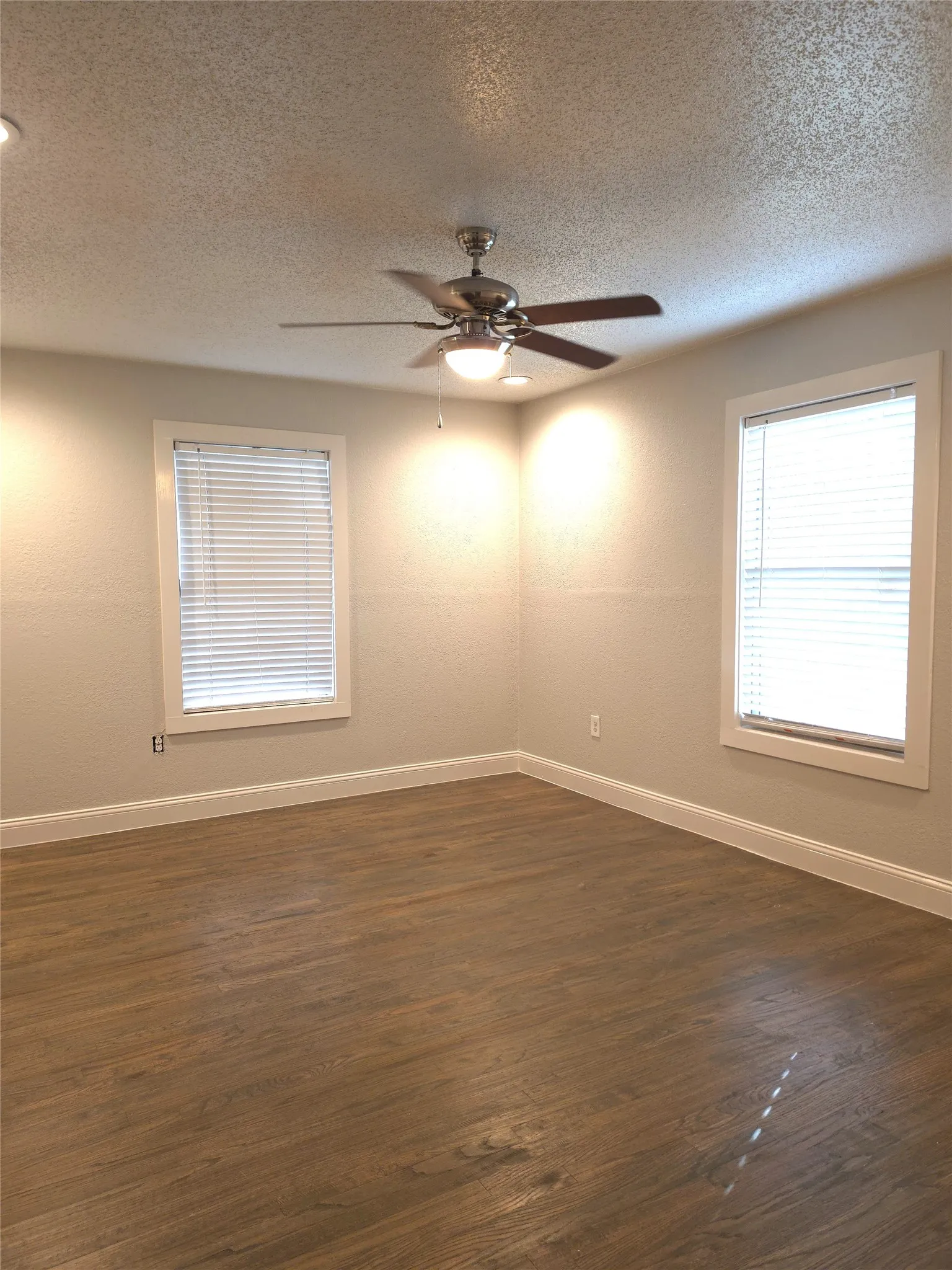 Single Family Residence For Rent in Dallas County , 3123 Arizona Avenue, Dallas, Texas 75216, 3 Bedroom, 2 Bathroom, Garage spaces, 1,507 Sqft, built in 1946, mls#21410267, Real Estate Agent in Dallas, Homes For Rent in Dallas county, Homes For Rent in Dallas, Realtor in Dallas Texas, Real Estate Brokerage Independent Realty Texas, Luminita Cordes Realtor
