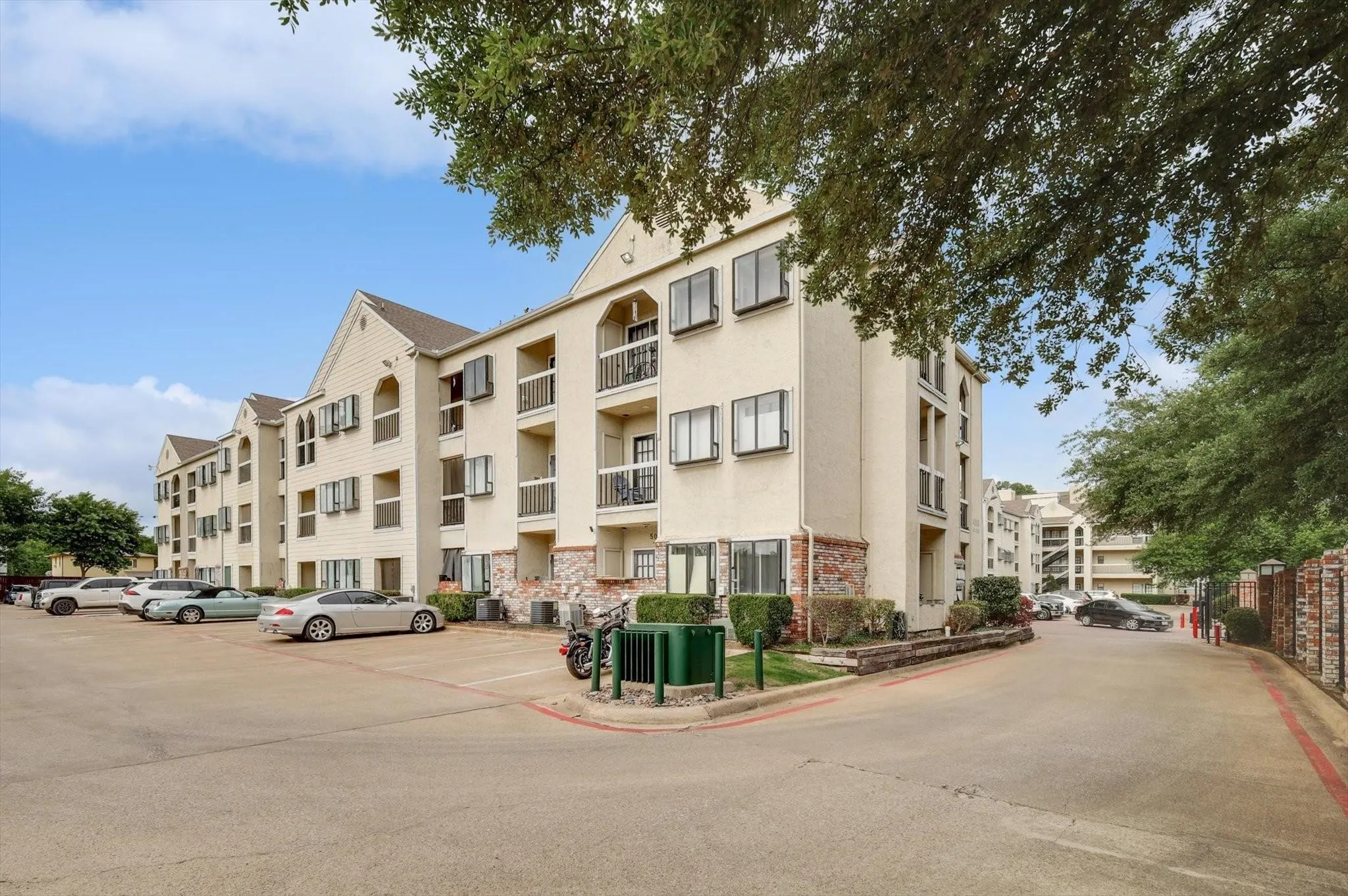 Condominium For Rent in Dallas County , 4800 W Lovers Lane, Dallas, Texas 75209, 2 Bedroom, 2 Bathroom, Garage spaces, 874 Sqft, built in 1984, mls#21410282, Real Estate Agent in Dallas, Homes For Rent in Dallas county, Homes For Rent in Dallas, Realtor in Dallas Texas, Real Estate Brokerage Independent Realty Texas, Luminita Cordes Realtor