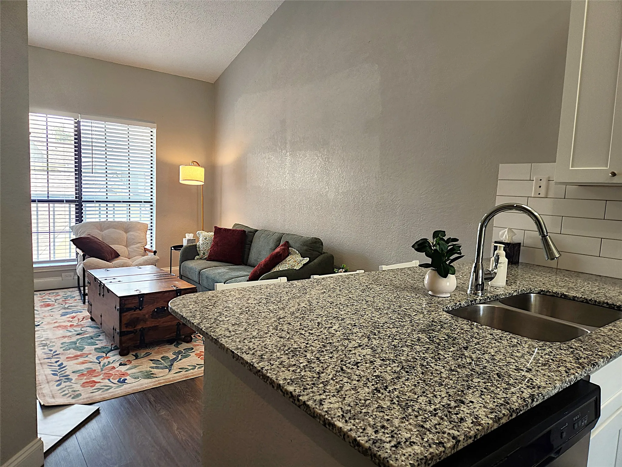 Condominium For Rent in Dallas County , 4800 W Lovers Lane, Dallas, Texas 75209, 2 Bedroom, 2 Bathroom, Garage spaces, 874 Sqft, built in 1984, mls#21410282, Real Estate Agent in Dallas, Homes For Rent in Dallas county, Homes For Rent in Dallas, Realtor in Dallas Texas, Real Estate Brokerage Independent Realty Texas, Luminita Cordes Realtor