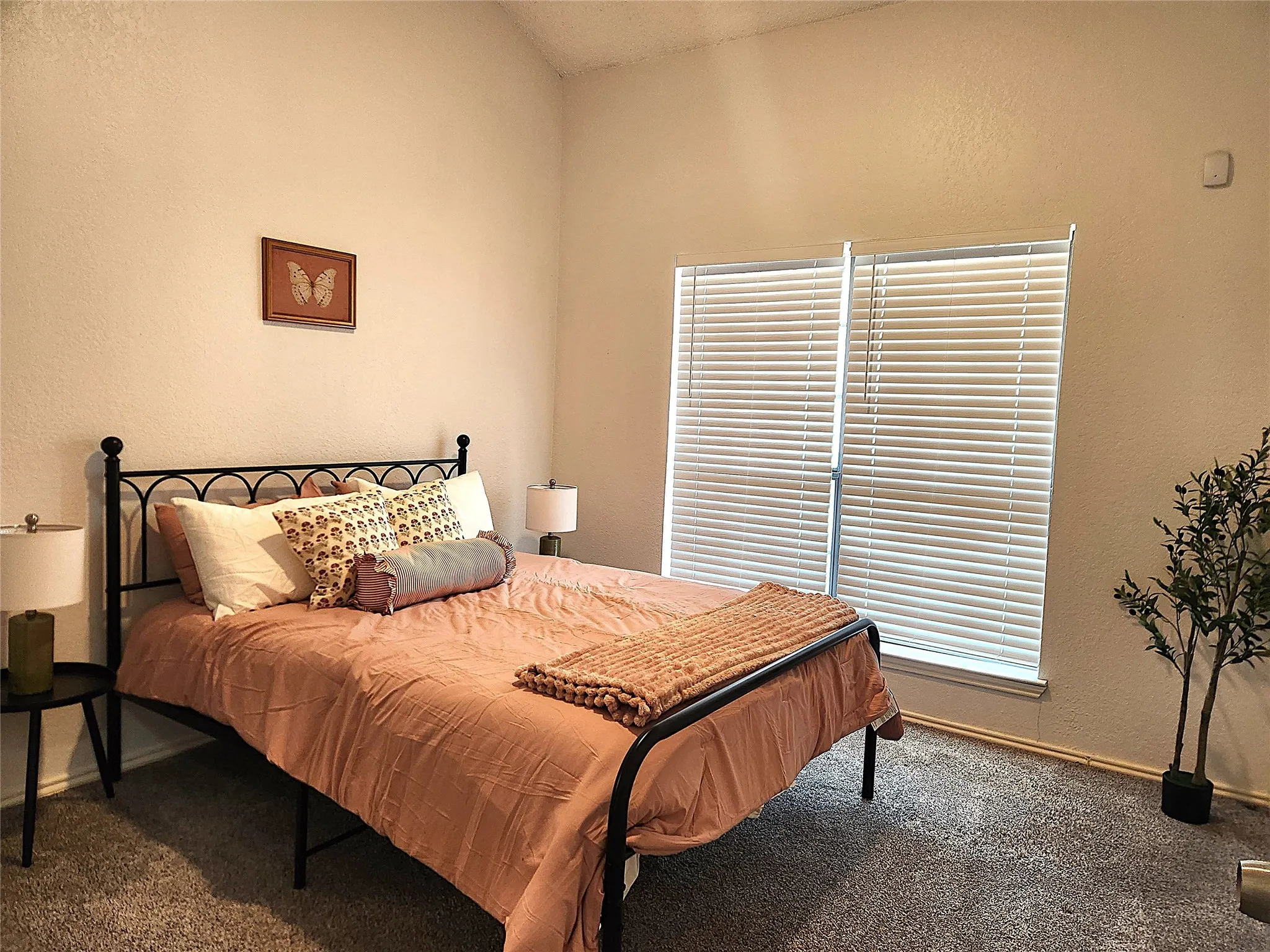 Condominium For Rent in Dallas County , 4800 W Lovers Lane, Dallas, Texas 75209, 2 Bedroom, 2 Bathroom, Garage spaces, 874 Sqft, built in 1984, mls#21410282, Real Estate Agent in Dallas, Homes For Rent in Dallas county, Homes For Rent in Dallas, Realtor in Dallas Texas, Real Estate Brokerage Independent Realty Texas, Luminita Cordes Realtor