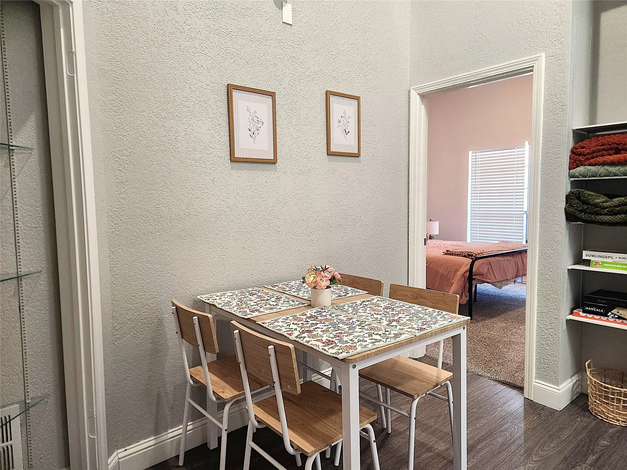 Condominium For Rent in Dallas County , 4800 W Lovers Lane, Dallas, Texas 75209, 2 Bedroom, 2 Bathroom, Garage spaces, 874 Sqft, built in 1984, mls#21410282, Real Estate Agent in Dallas, Homes For Rent in Dallas county, Homes For Rent in Dallas, Realtor in Dallas Texas, Real Estate Brokerage Independent Realty Texas, Luminita Cordes Realtor
