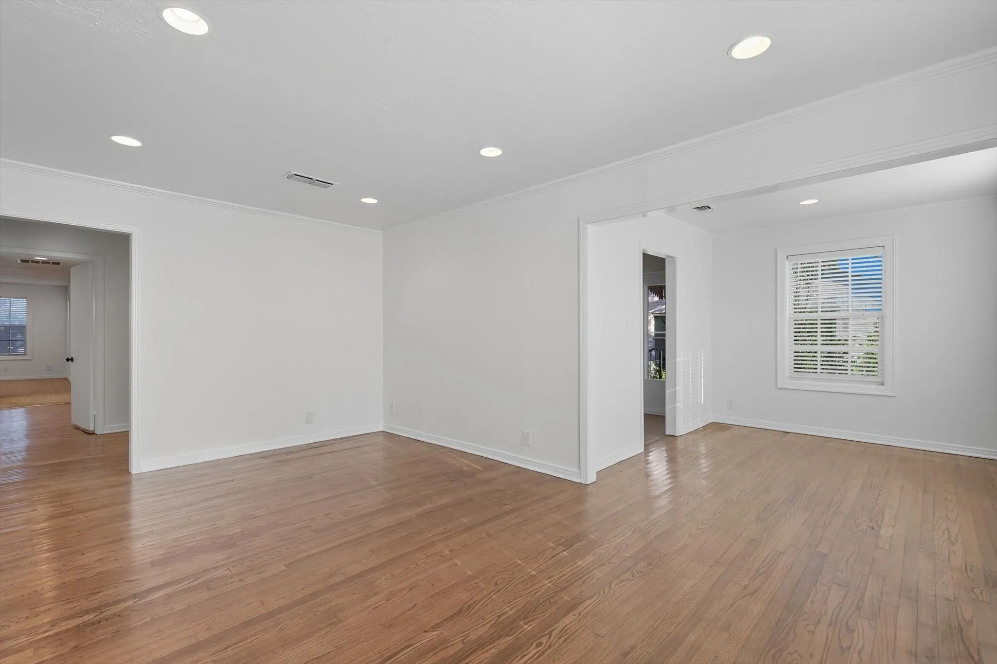 Single Family Residence For Sale in Tarrant County , 4028 Boyd Avenue, Fort Worth, Texas 76109, 3 Bedroom, 2 Bathroom, 2 Garage spaces, 1,514 Sqft, built in 1948, mls#21410242, Real Estate Agent in Fort Worth, Homes For Sale in Tarrant county, Homes For Sale in Fort Worth, Realtor in Fort Worth Texas, Real Estate Brokerage Independent Realty Texas, Luminita Cordes Realtor