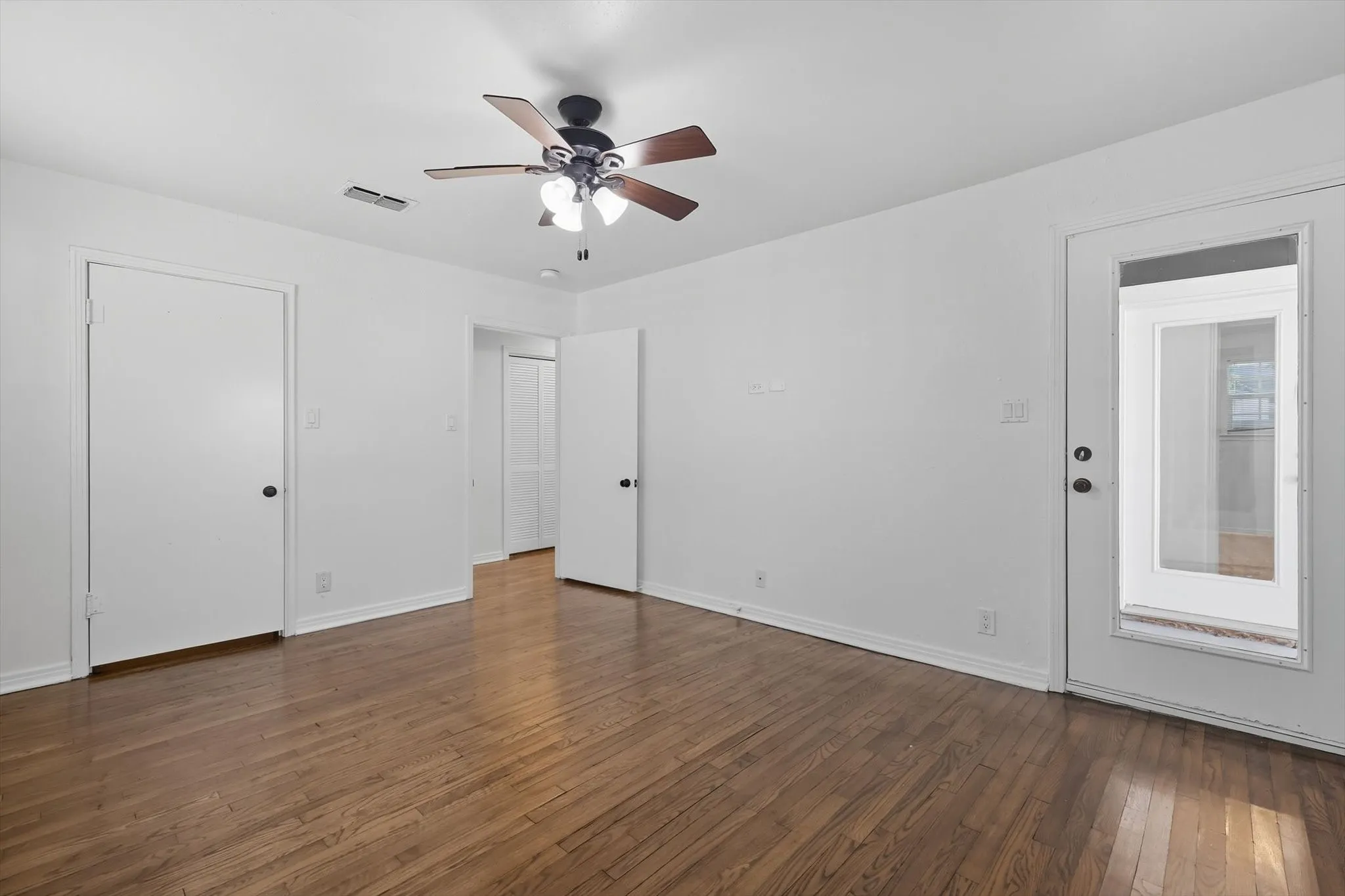 Single Family Residence For Sale in Tarrant County , 4028 Boyd Avenue, Fort Worth, Texas 76109, 3 Bedroom, 2 Bathroom, 2 Garage spaces, 1,514 Sqft, built in 1948, mls#21410242, Real Estate Agent in Fort Worth, Homes For Sale in Tarrant county, Homes For Sale in Fort Worth, Realtor in Fort Worth Texas, Real Estate Brokerage Independent Realty Texas, Luminita Cordes Realtor