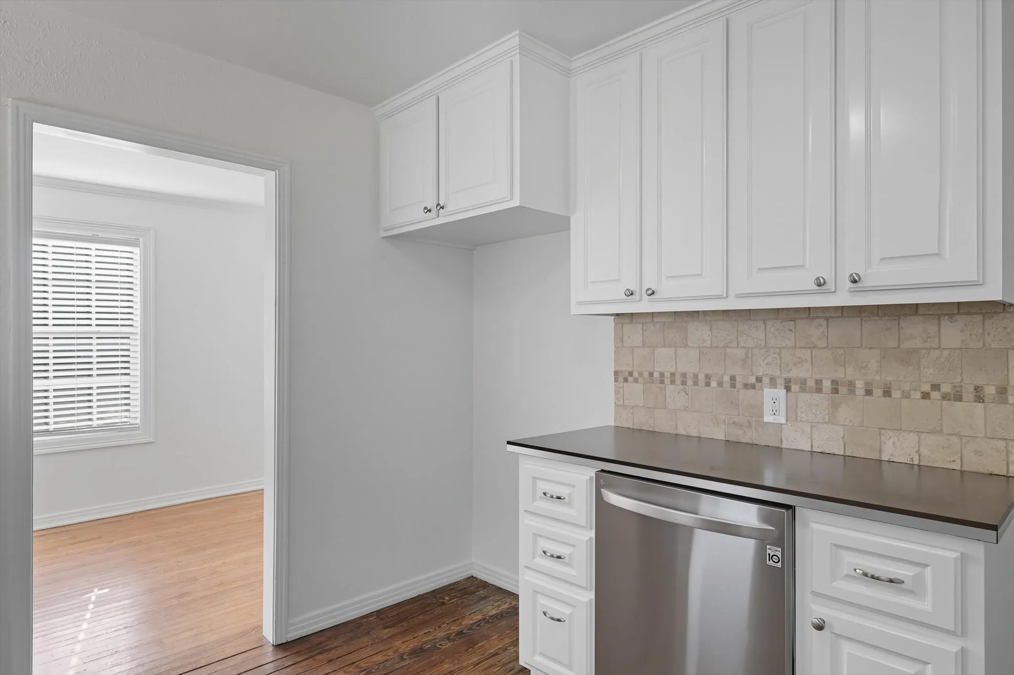 Single Family Residence For Sale in Tarrant County , 4028 Boyd Avenue, Fort Worth, Texas 76109, 3 Bedroom, 2 Bathroom, 2 Garage spaces, 1,514 Sqft, built in 1948, mls#21410242, Real Estate Agent in Fort Worth, Homes For Sale in Tarrant county, Homes For Sale in Fort Worth, Realtor in Fort Worth Texas, Real Estate Brokerage Independent Realty Texas, Luminita Cordes Realtor