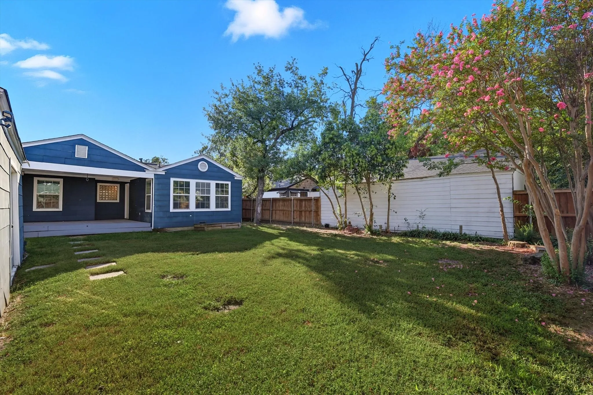 Single Family Residence For Sale in Tarrant County , 4028 Boyd Avenue, Fort Worth, Texas 76109, 3 Bedroom, 2 Bathroom, 2 Garage spaces, 1,514 Sqft, built in 1948, mls#21410242, Real Estate Agent in Fort Worth, Homes For Sale in Tarrant county, Homes For Sale in Fort Worth, Realtor in Fort Worth Texas, Real Estate Brokerage Independent Realty Texas, Luminita Cordes Realtor