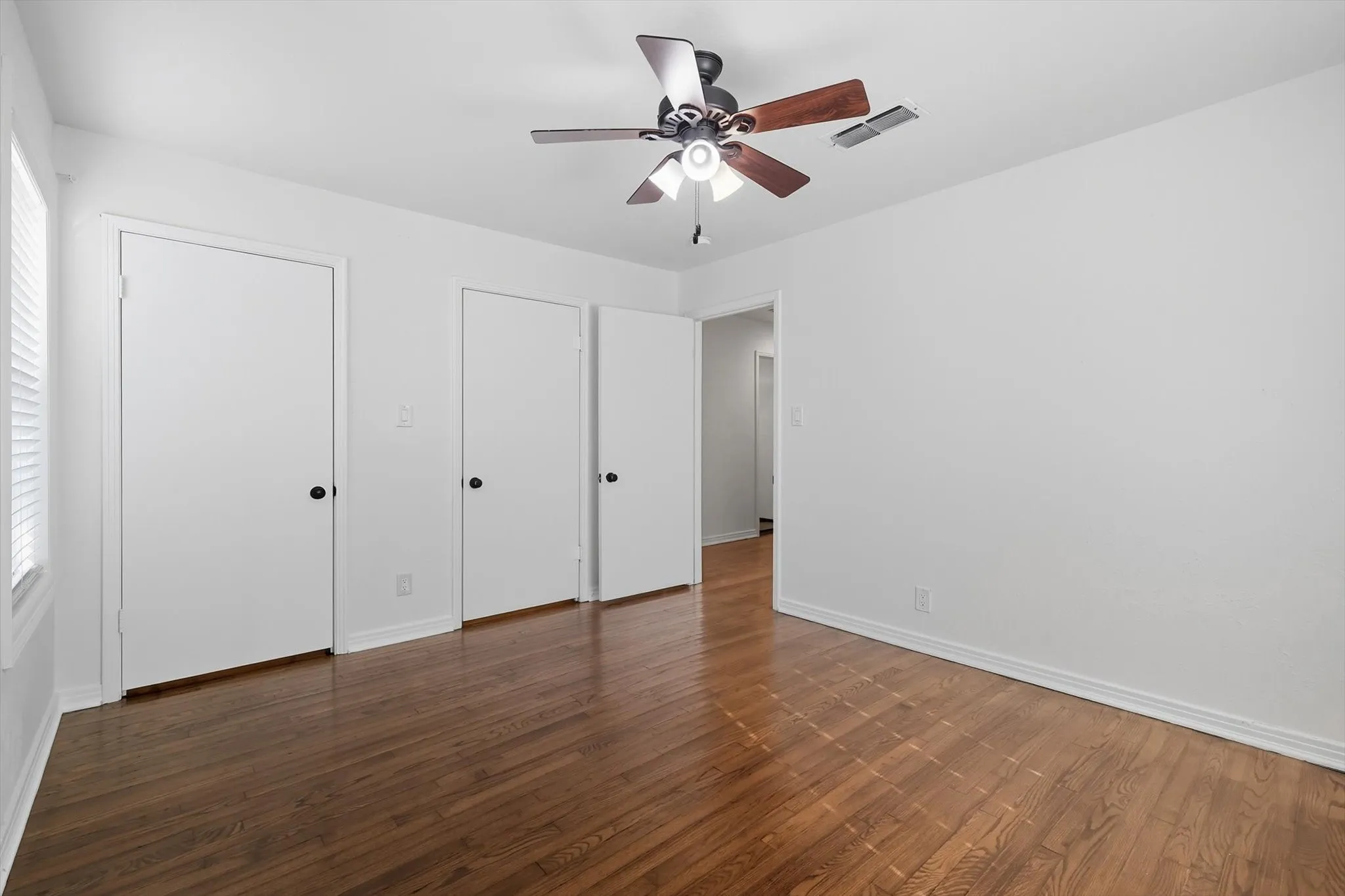 Single Family Residence For Sale in Tarrant County , 4028 Boyd Avenue, Fort Worth, Texas 76109, 3 Bedroom, 2 Bathroom, 2 Garage spaces, 1,514 Sqft, built in 1948, mls#21410242, Real Estate Agent in Fort Worth, Homes For Sale in Tarrant county, Homes For Sale in Fort Worth, Realtor in Fort Worth Texas, Real Estate Brokerage Independent Realty Texas, Luminita Cordes Realtor