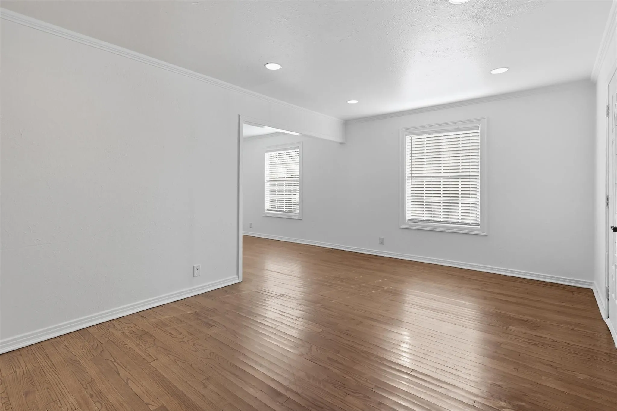 Single Family Residence For Sale in Tarrant County , 4028 Boyd Avenue, Fort Worth, Texas 76109, 3 Bedroom, 2 Bathroom, 2 Garage spaces, 1,514 Sqft, built in 1948, mls#21410242, Real Estate Agent in Fort Worth, Homes For Sale in Tarrant county, Homes For Sale in Fort Worth, Realtor in Fort Worth Texas, Real Estate Brokerage Independent Realty Texas, Luminita Cordes Realtor