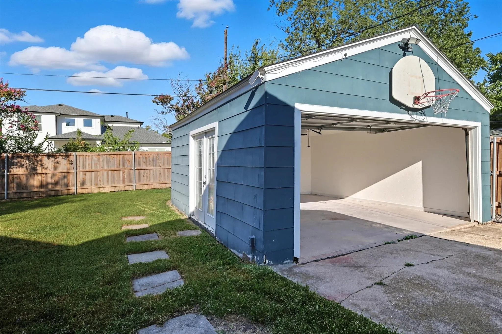 Single Family Residence For Sale in Tarrant County , 4028 Boyd Avenue, Fort Worth, Texas 76109, 3 Bedroom, 2 Bathroom, 2 Garage spaces, 1,514 Sqft, built in 1948, mls#21410242, Real Estate Agent in Fort Worth, Homes For Sale in Tarrant county, Homes For Sale in Fort Worth, Realtor in Fort Worth Texas, Real Estate Brokerage Independent Realty Texas, Luminita Cordes Realtor