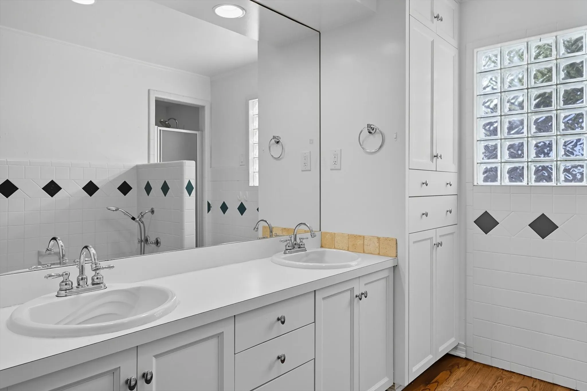 Single Family Residence For Sale in Tarrant County , 4028 Boyd Avenue, Fort Worth, Texas 76109, 3 Bedroom, 2 Bathroom, 2 Garage spaces, 1,514 Sqft, built in 1948, mls#21410242, Real Estate Agent in Fort Worth, Homes For Sale in Tarrant county, Homes For Sale in Fort Worth, Realtor in Fort Worth Texas, Real Estate Brokerage Independent Realty Texas, Luminita Cordes Realtor