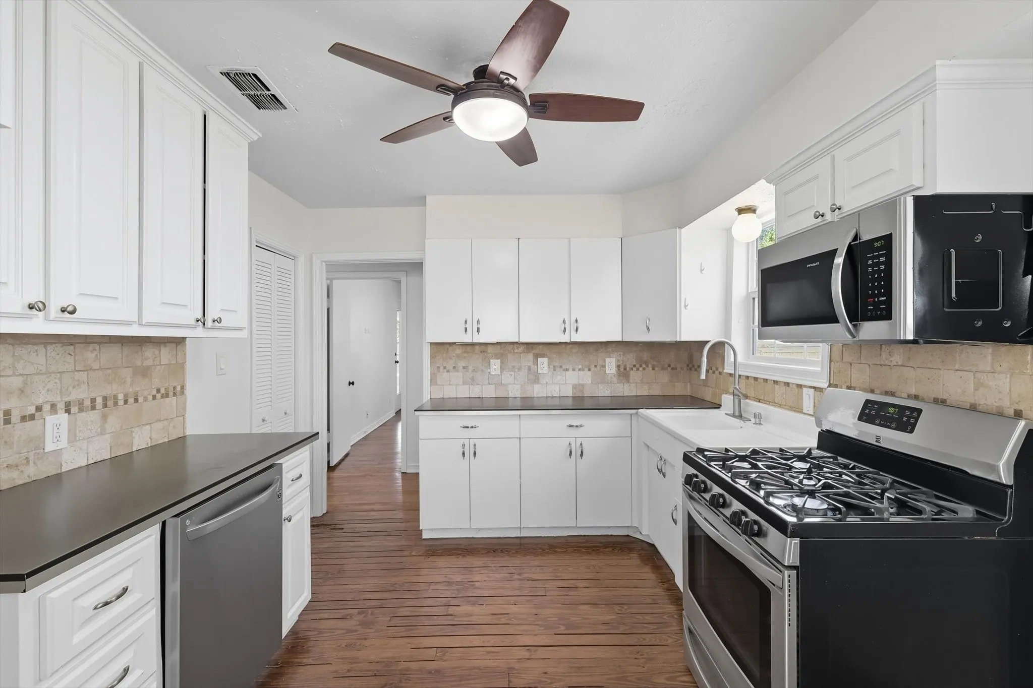 Single Family Residence For Sale in Tarrant County , 4028 Boyd Avenue, Fort Worth, Texas 76109, 3 Bedroom, 2 Bathroom, 2 Garage spaces, 1,514 Sqft, built in 1948, mls#21410242, Real Estate Agent in Fort Worth, Homes For Sale in Tarrant county, Homes For Sale in Fort Worth, Realtor in Fort Worth Texas, Real Estate Brokerage Independent Realty Texas, Luminita Cordes Realtor