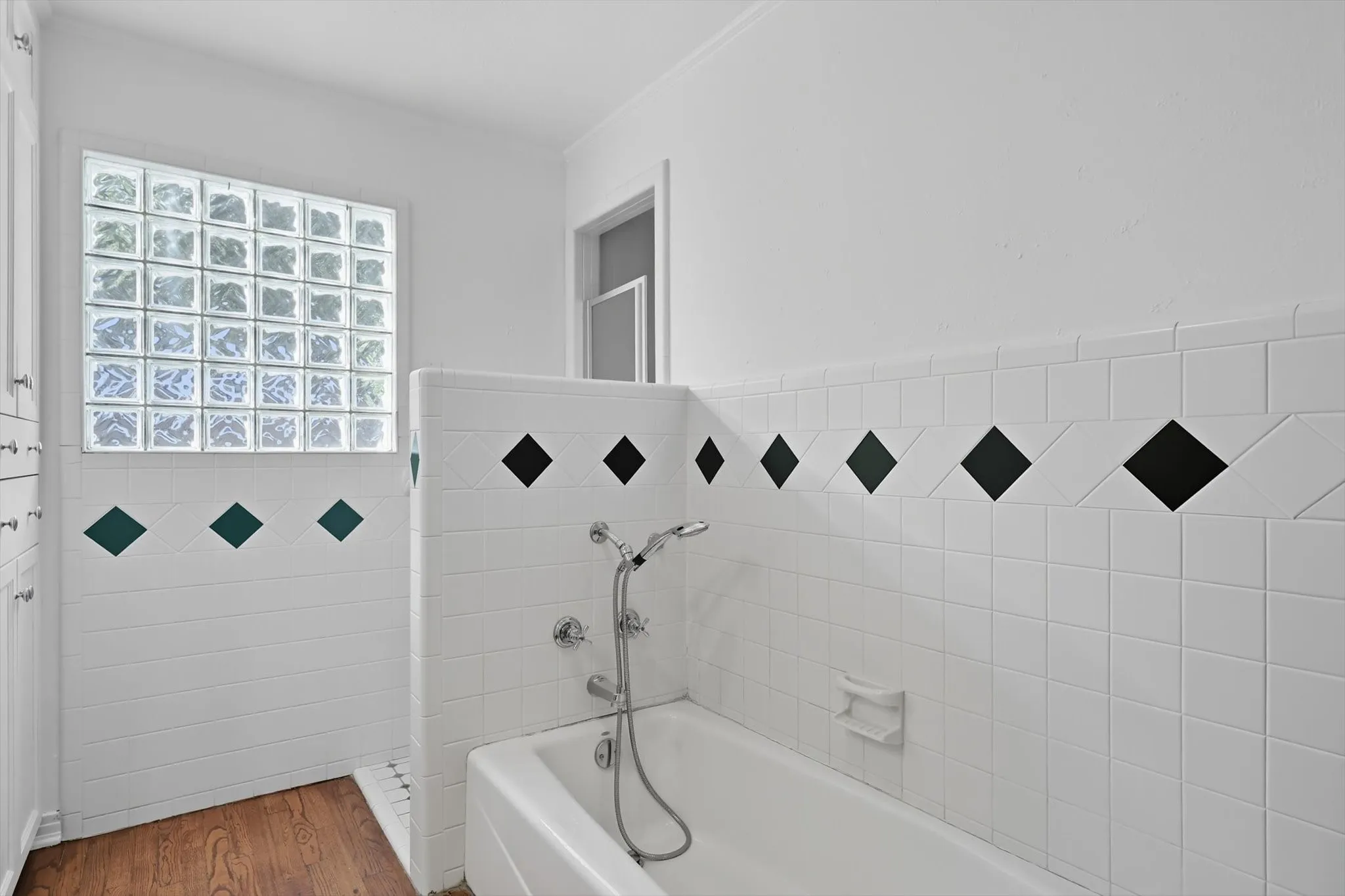 Single Family Residence For Sale in Tarrant County , 4028 Boyd Avenue, Fort Worth, Texas 76109, 3 Bedroom, 2 Bathroom, 2 Garage spaces, 1,514 Sqft, built in 1948, mls#21410242, Real Estate Agent in Fort Worth, Homes For Sale in Tarrant county, Homes For Sale in Fort Worth, Realtor in Fort Worth Texas, Real Estate Brokerage Independent Realty Texas, Luminita Cordes Realtor